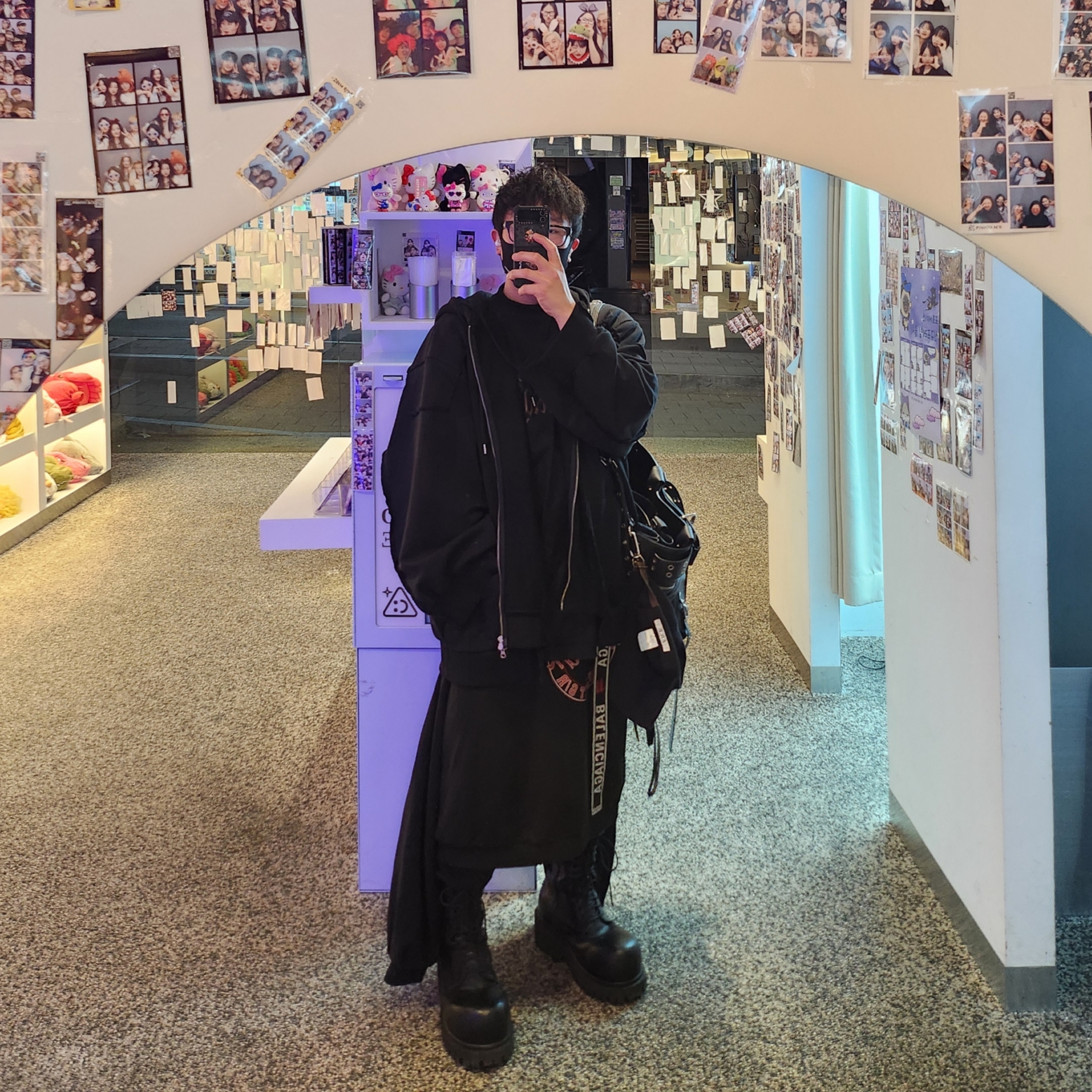 Balenciaga Stomper Bootie Black, Project G/R Sweatshirt Sweatpants Black 착용 스타일