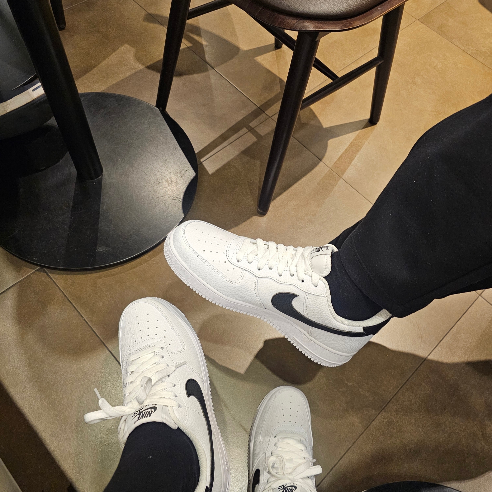 Nike Air Force 1 '07 White Black 착용 스타일 - 2