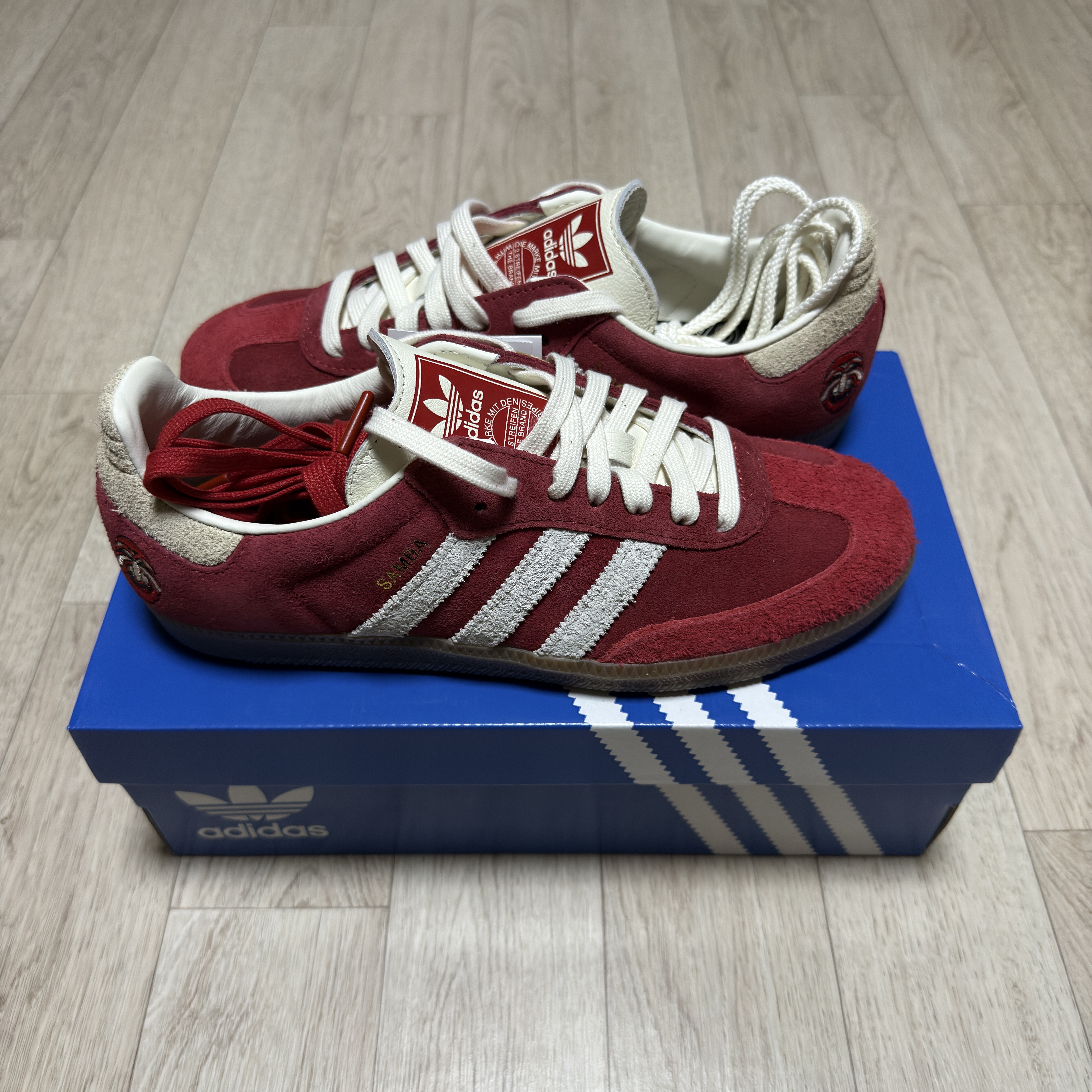 Adidas Samba OG Tal Better Scarlet Off White 착용 스타일