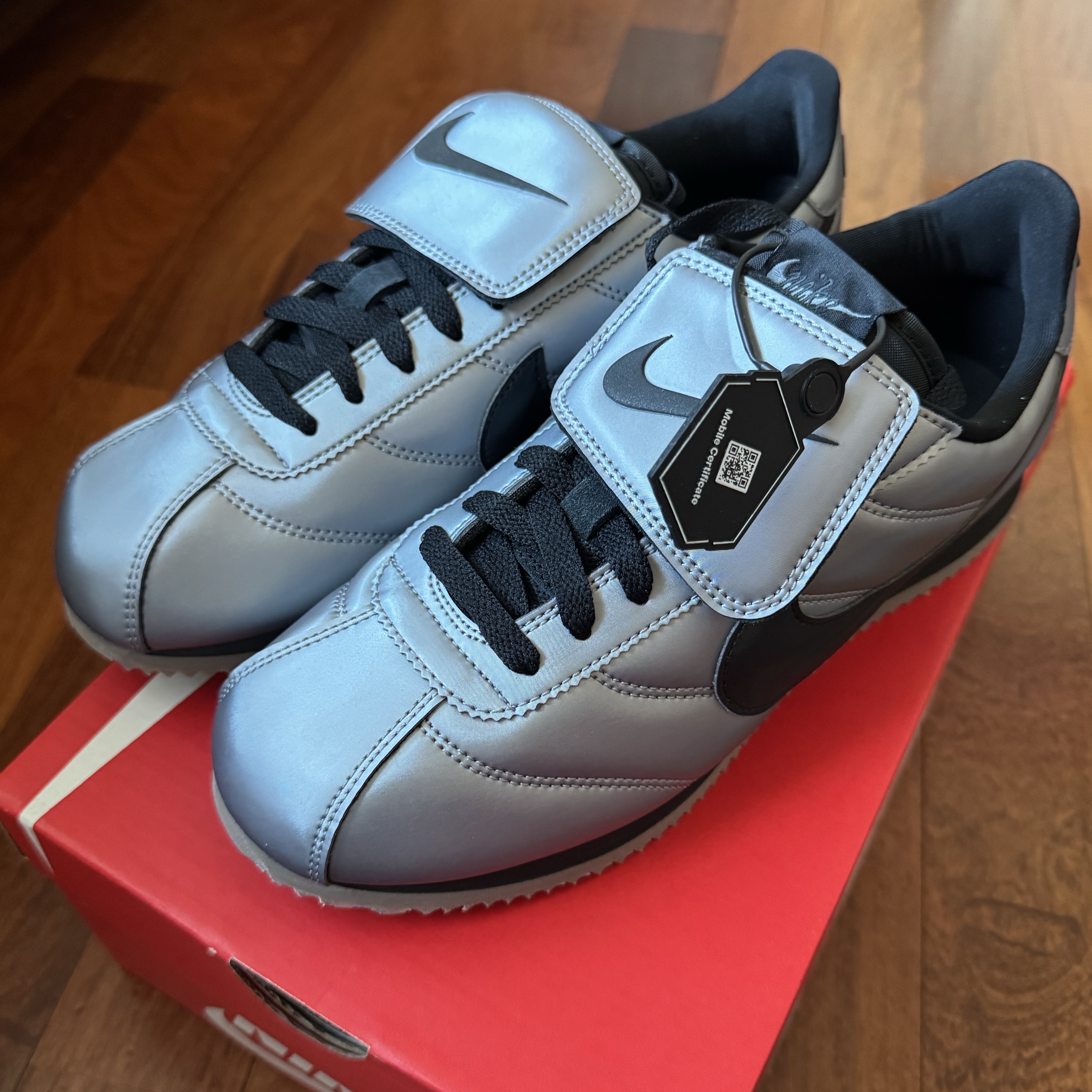 Nike Cortez Leather SE Metallic Cool Grey Black 착용 스타일