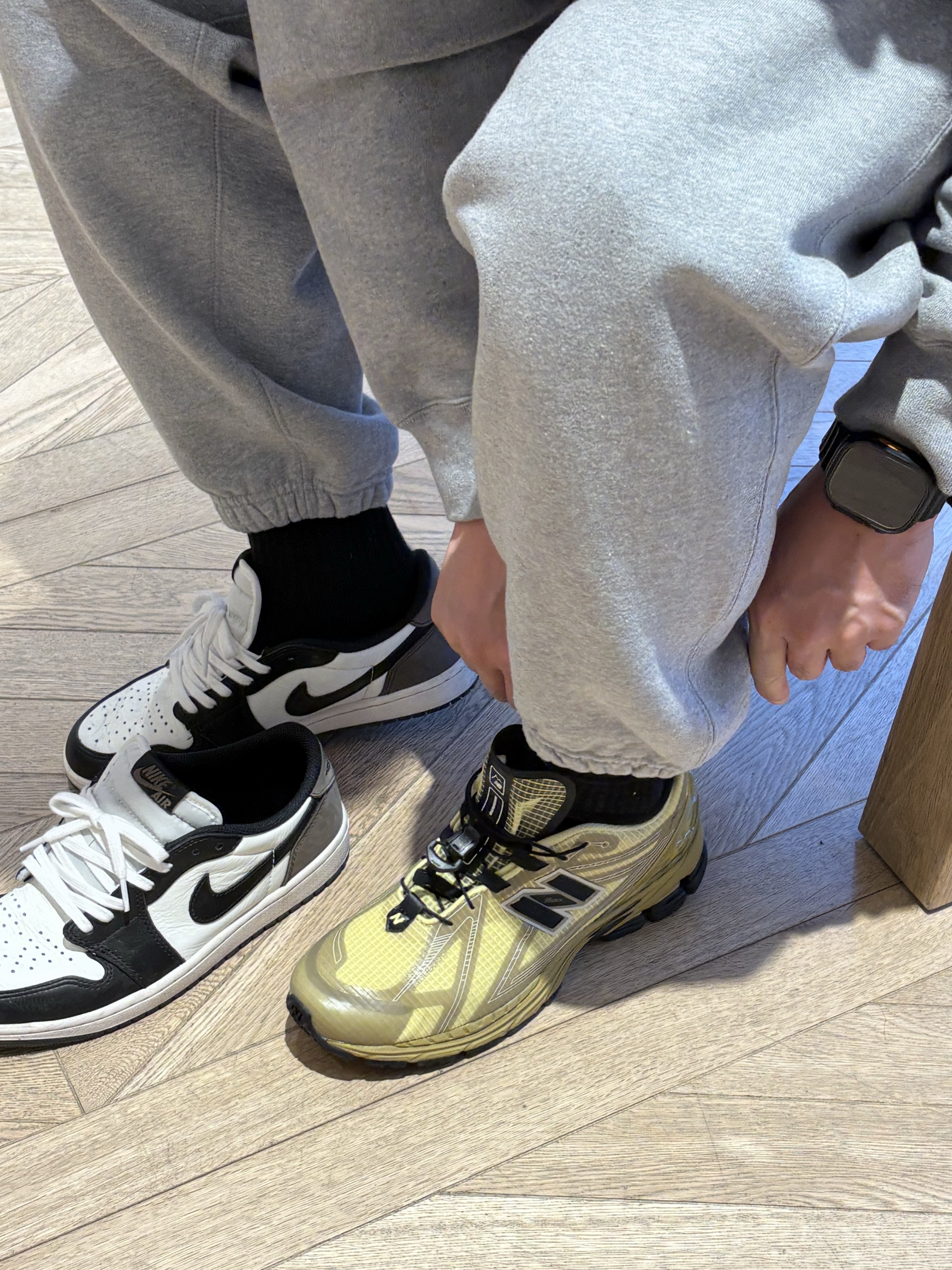New Balance x Cayl 1906R Yellow, Jordan 1 Retro Low OG Mocha 착용 스타일