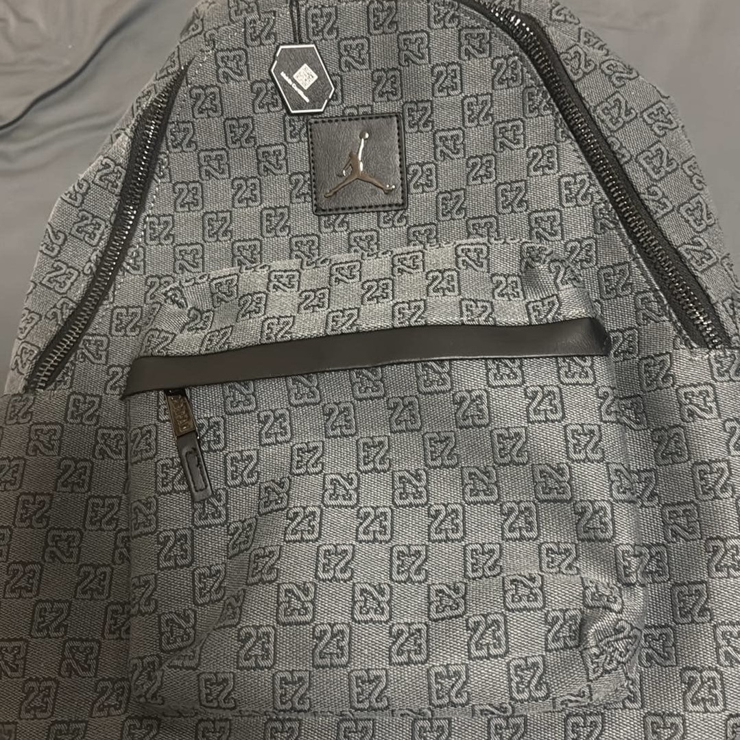 Jordan Monogram Backpack Dark Smoke Grey 착용 스타일