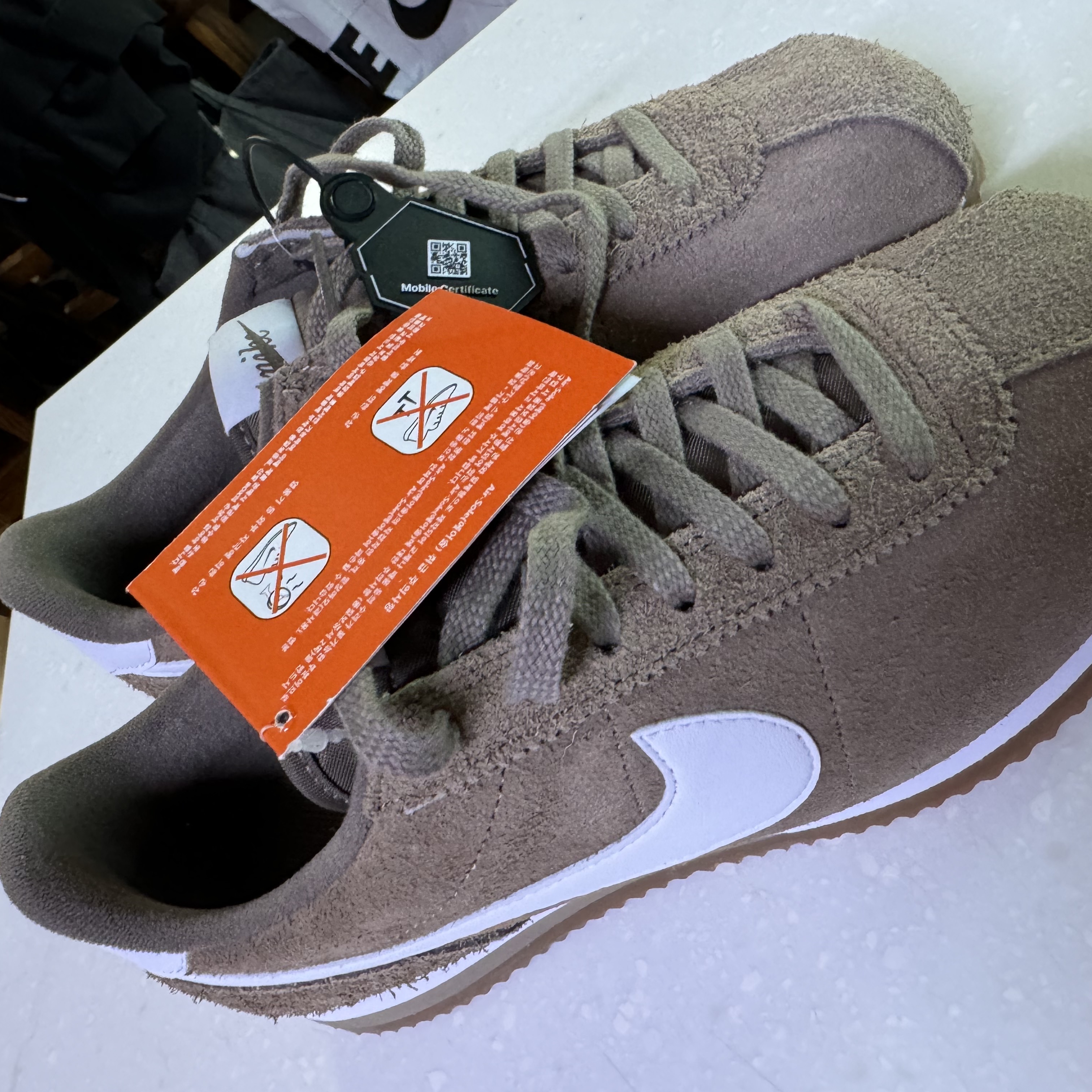 (W) Nike Cortez Vintage Mink Brown Gum Medium Brown 착용 스타일 - 3