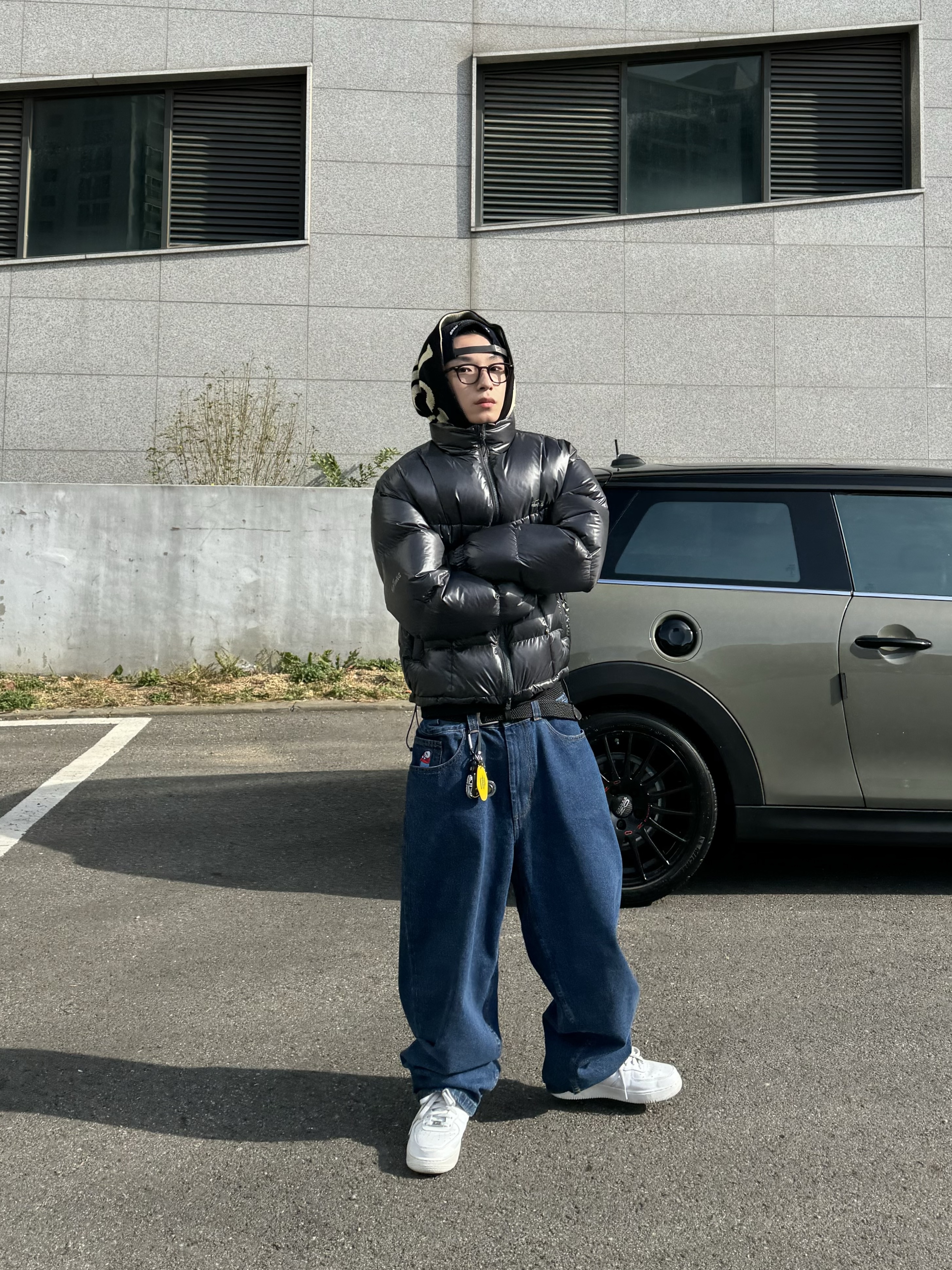 Wildthings Mountain Field Down Puffer Graphite 착용 스타일 - 1