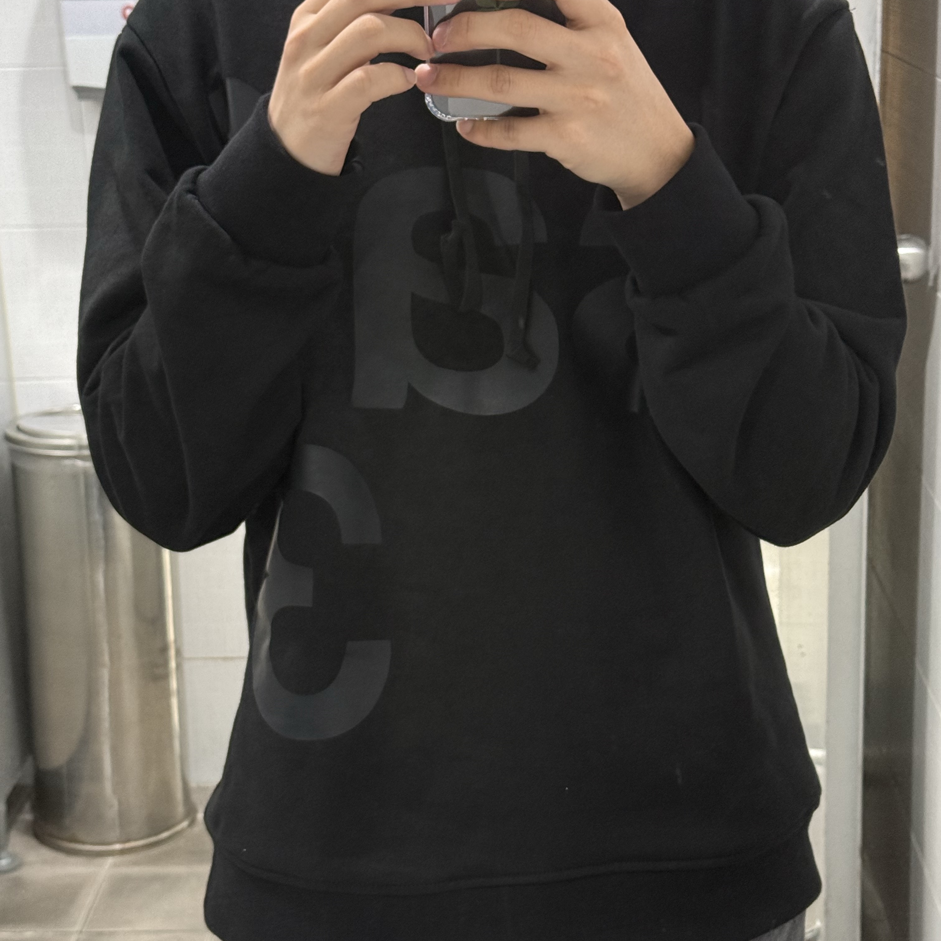 [KREAM 단독] Safarispot Basic Safari Hoodie Black 착용 스타일 - 2