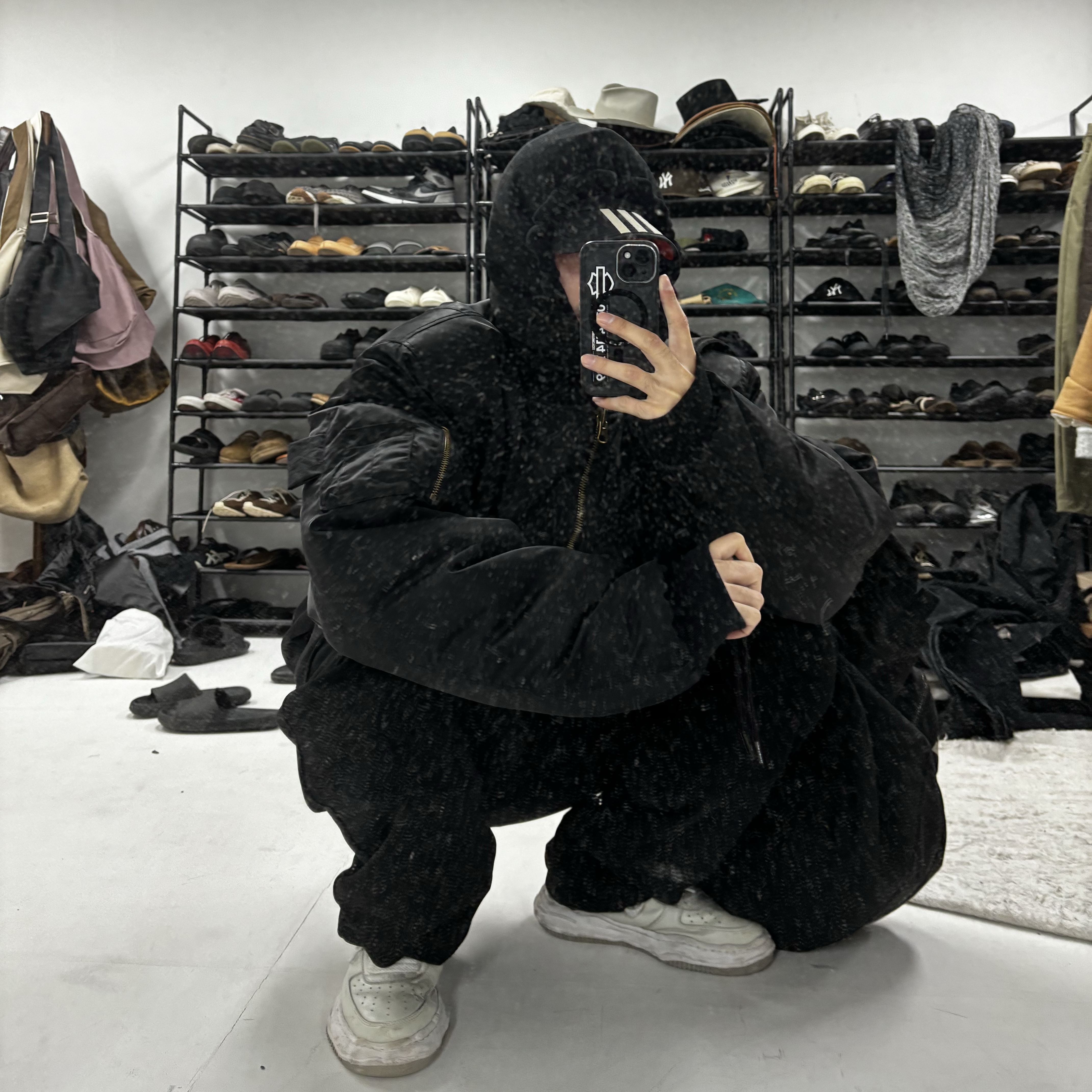 Maison Mihara Yasuhiro Wayne OG Sole Leather Low-top Sneakers White, Converse x Drkshdw Oversized Backpack Black 착용 스타일 - 1