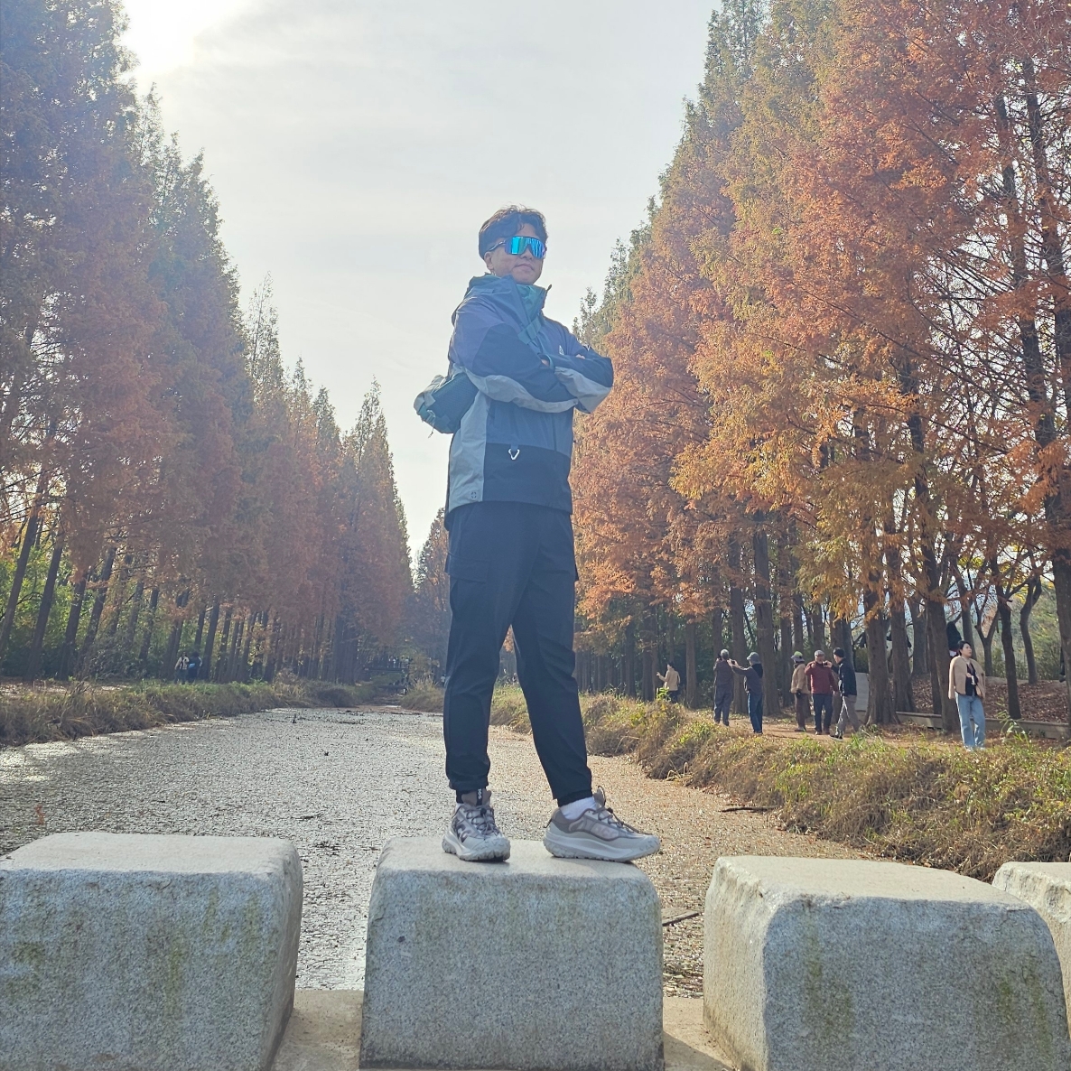 Nike ACG Mountain Fly 2 Low Light Iron Ore Black, Nike ACG Storm-Fit ADV Chain of Craters Jacket Faded Spruce Black - Asia 착용 스타일