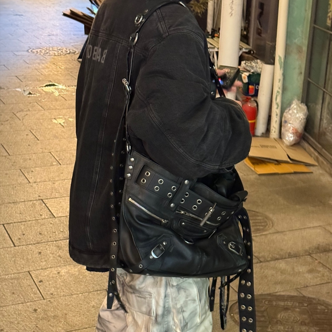 Balenciaga Mirror Padded Denim Jacket Dark Grey, Nos Couleurs 01 Cargo Pants Dirty Washing 착용 스타일 - 3