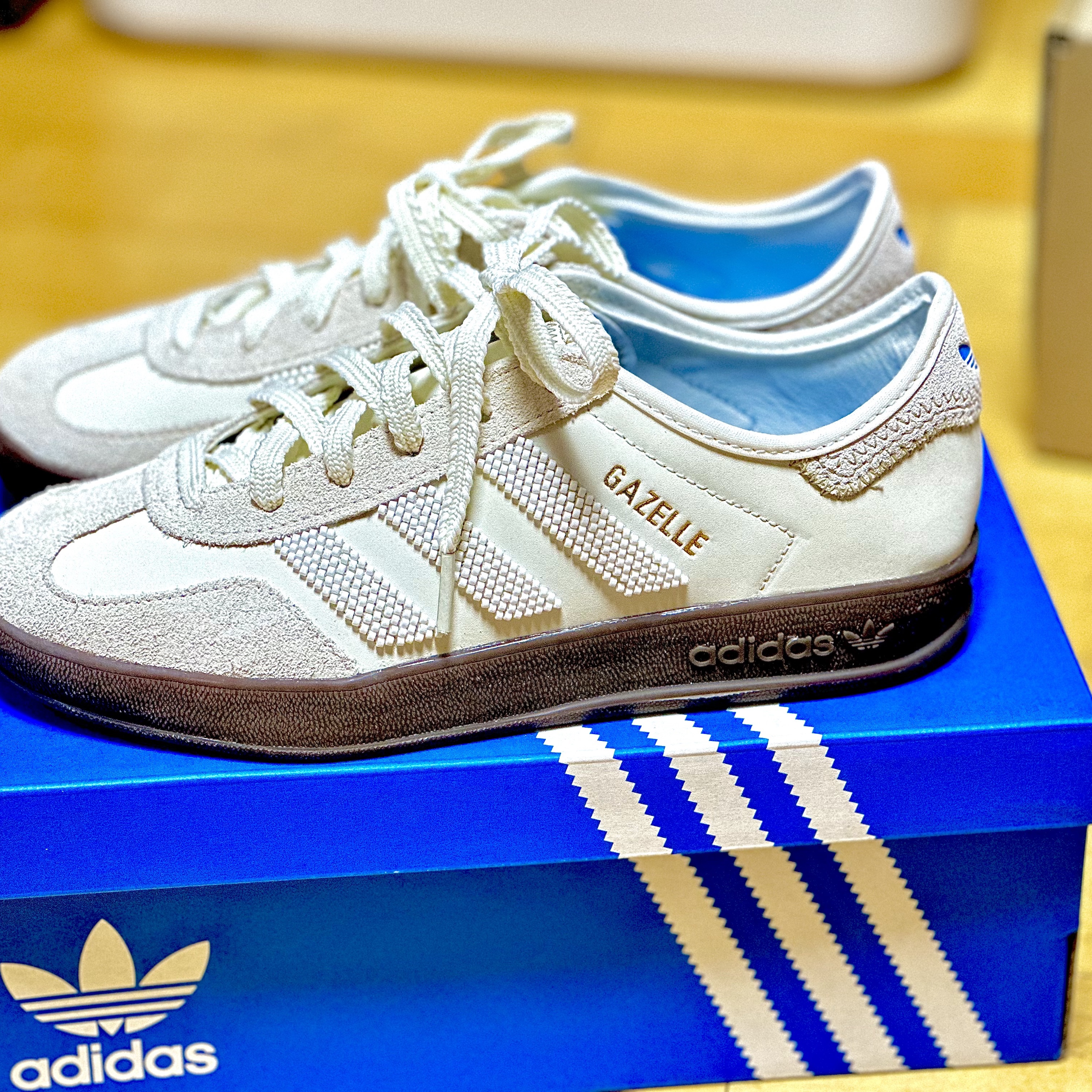 Adidas x Clot Gazelle OG Off White Cloud White 착용 스타일