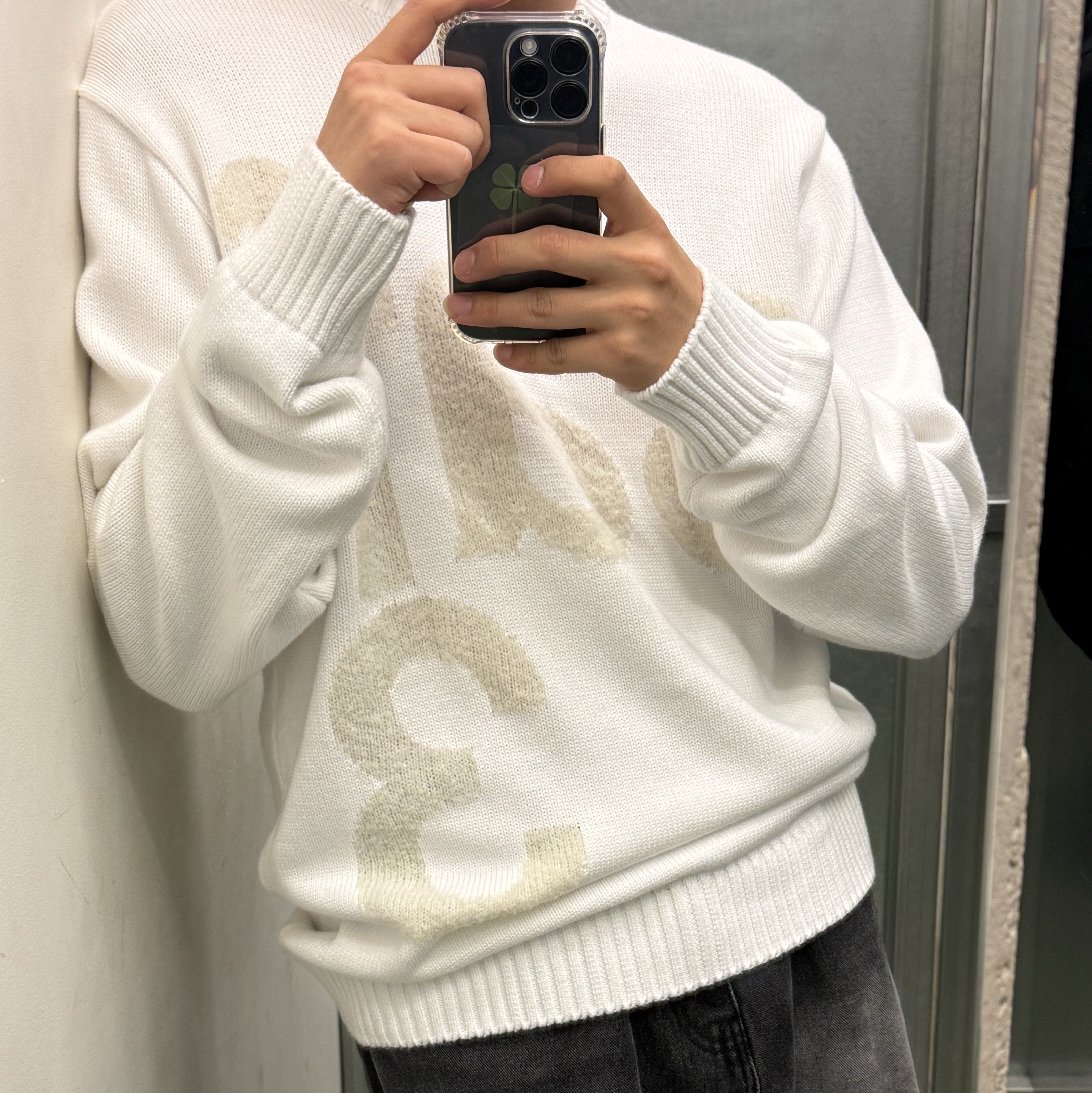[KREAM 단독] Safarispot Basic Safari Knit White 착용 스타일 - 1