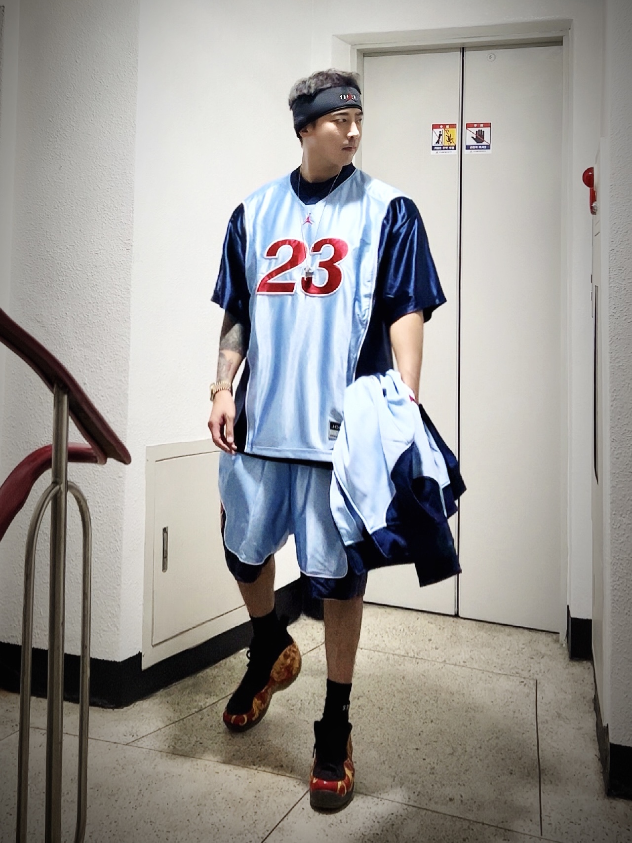 Supreme x Jordan Headband Black - 24FW, Supreme Box Logo T-Shirt Black - 23FW 착용 스타일 - 2