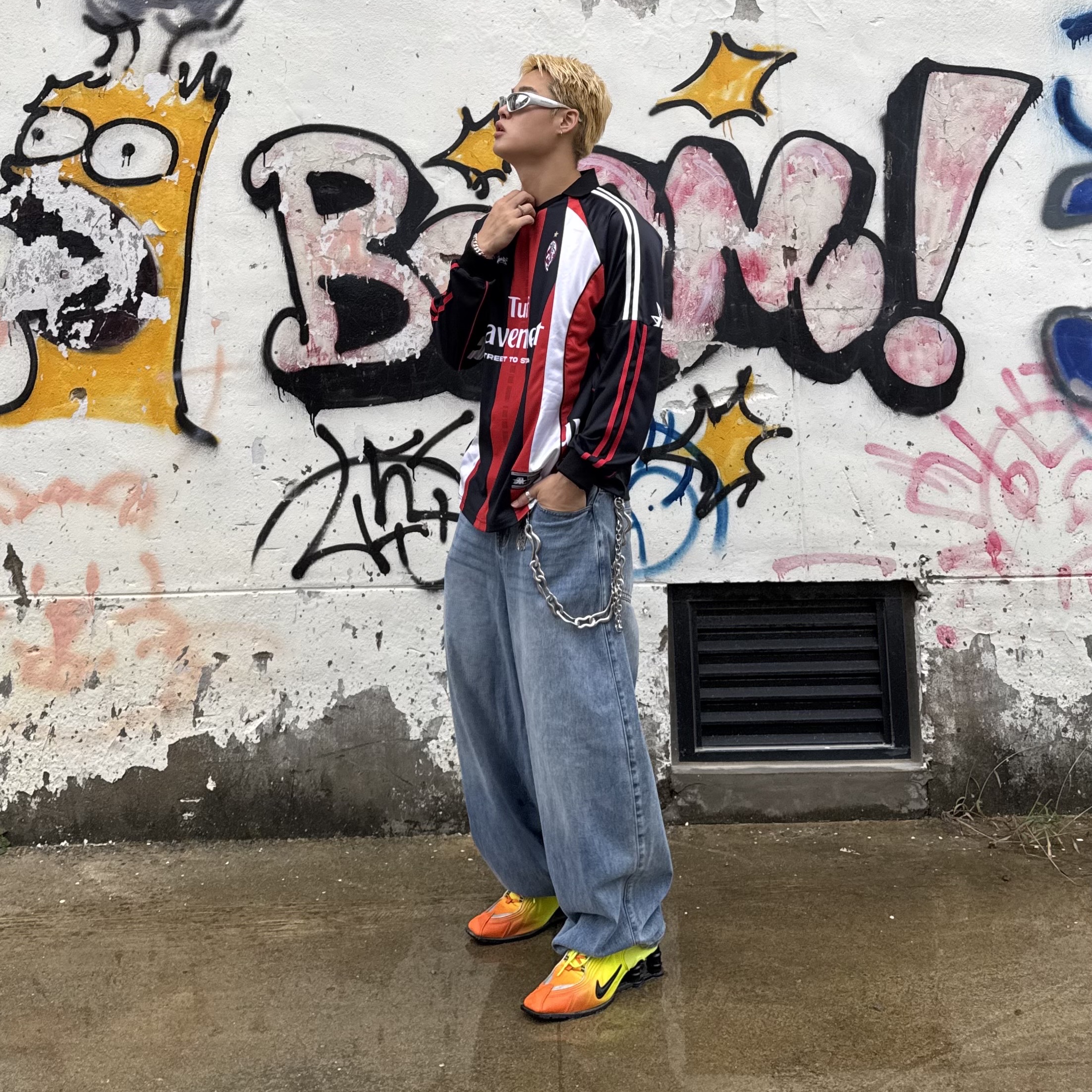 Nike x Martine Rose Shox MR4 Safety Orange 착용 스타일