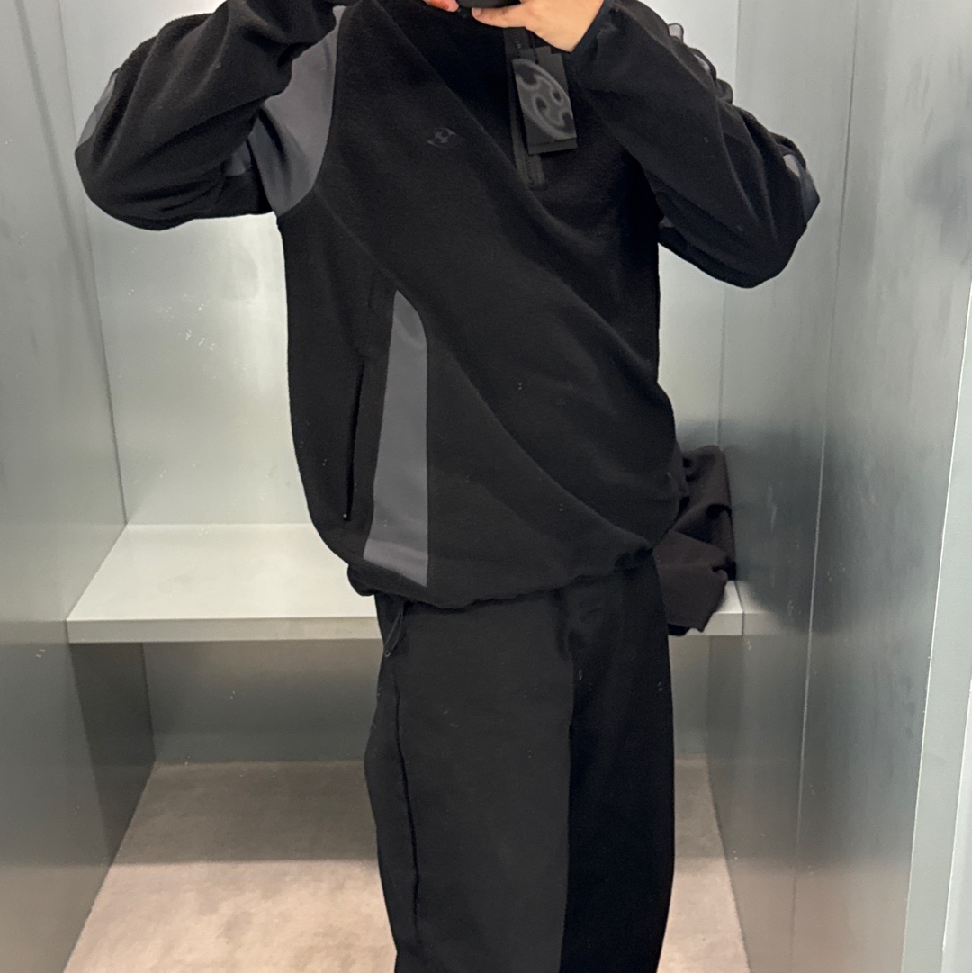 Sansan Gear Half Zip-Up Fleece Black 착용 스타일