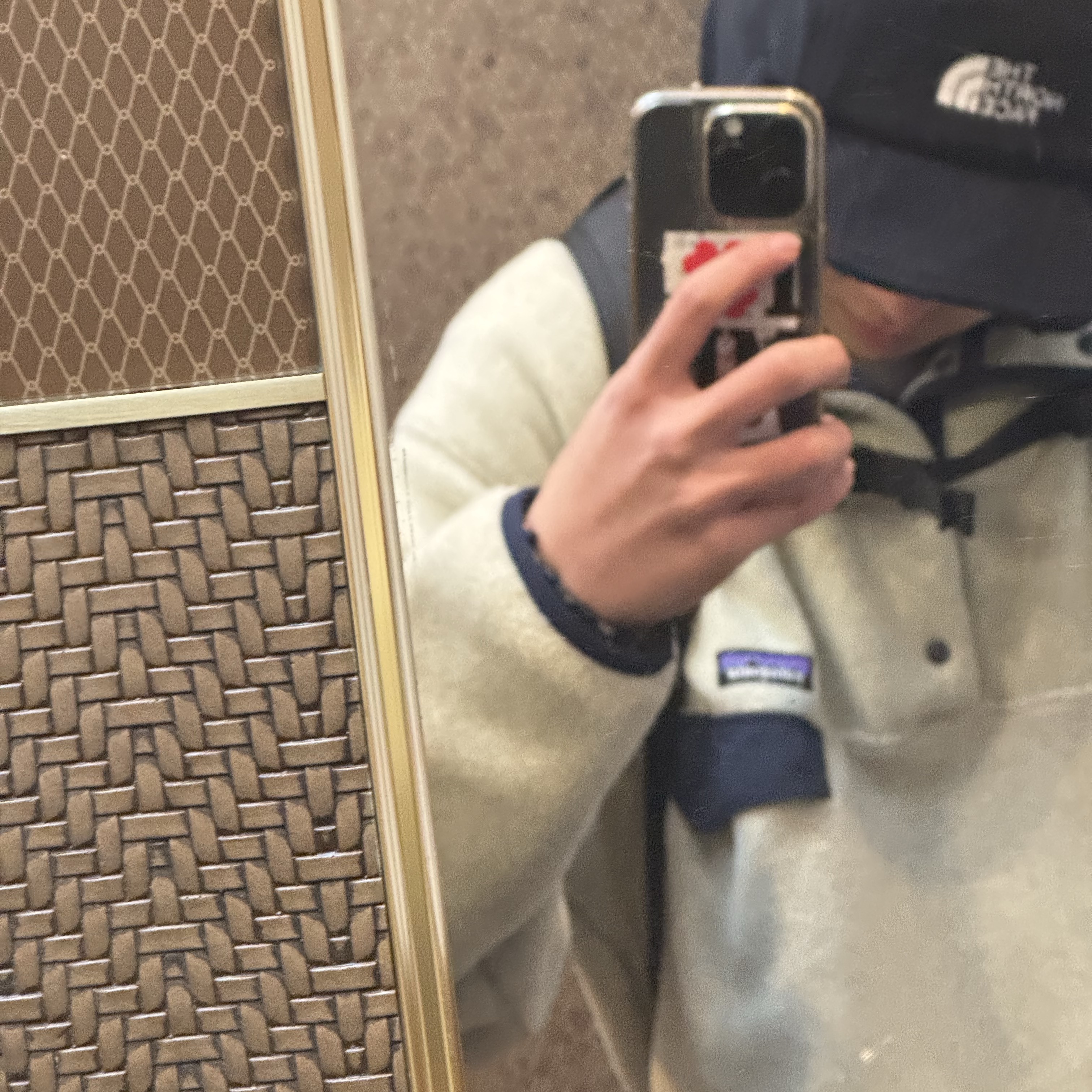 The North Face Fleece Earmuff Cap EX Black, Patagonia Synchilla Snap-T Fleece Pullover Oatmeal Heather 착용 스타일 - 2