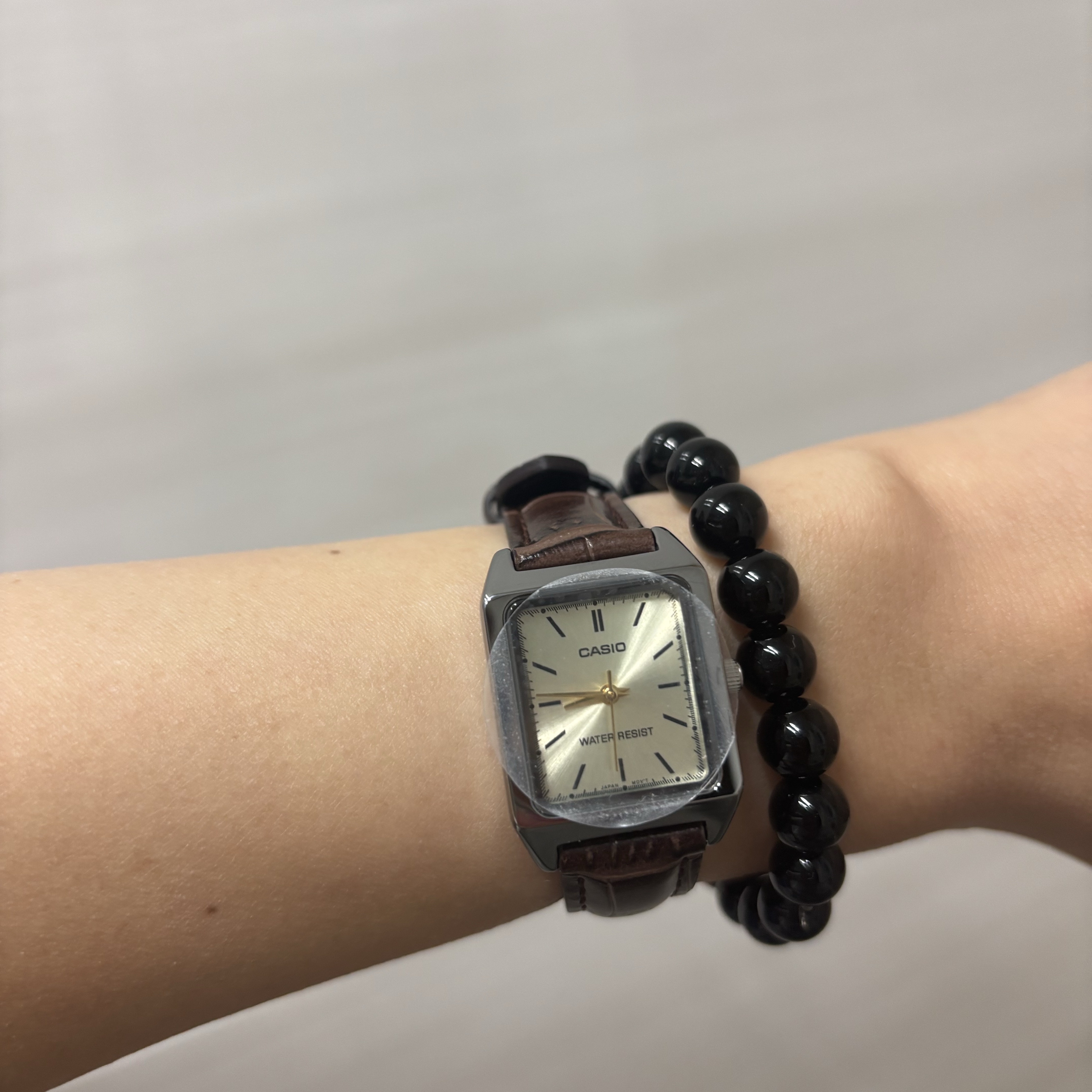 Casio LTP-V007L-9E 착용 스타일