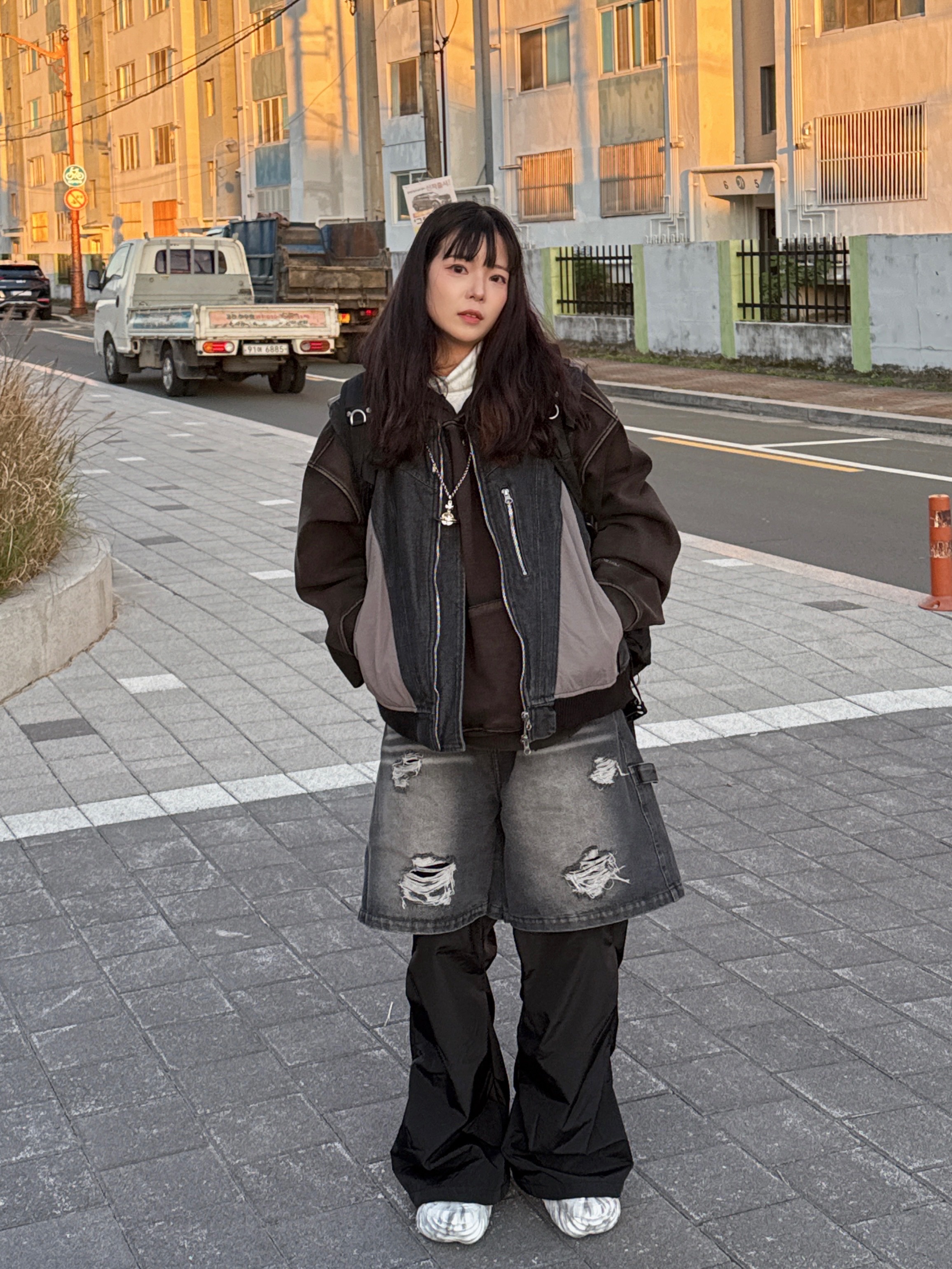 Flavorism Hybrid Layered Denim Track Pants (TP0056) Black, Flavorism Hybrid Denim Padding Vest Black 착용 스타일 - 2
