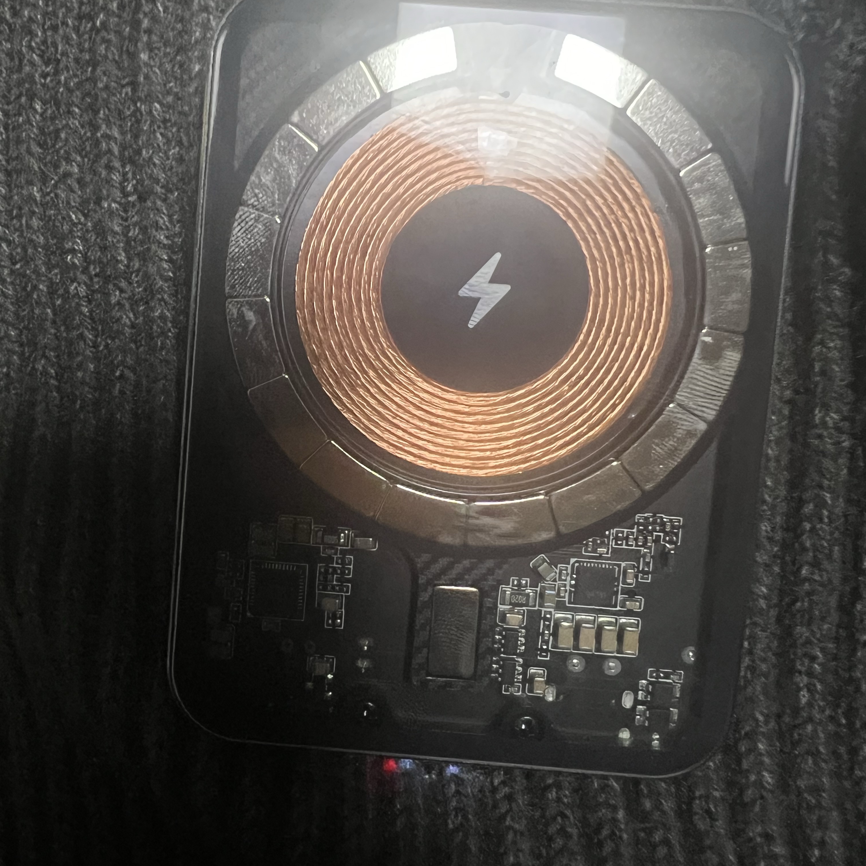 Tanglewood Transparent MagSafe Portable Battery 5000mAh 착용 스타일