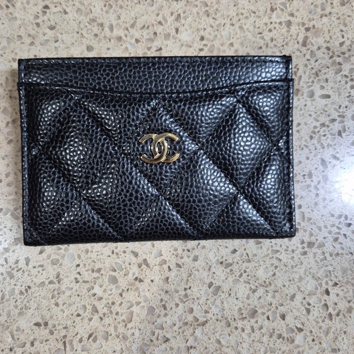 Chanel Classic Card Holder Grained Calfskin & Gold Black 착용 스타일