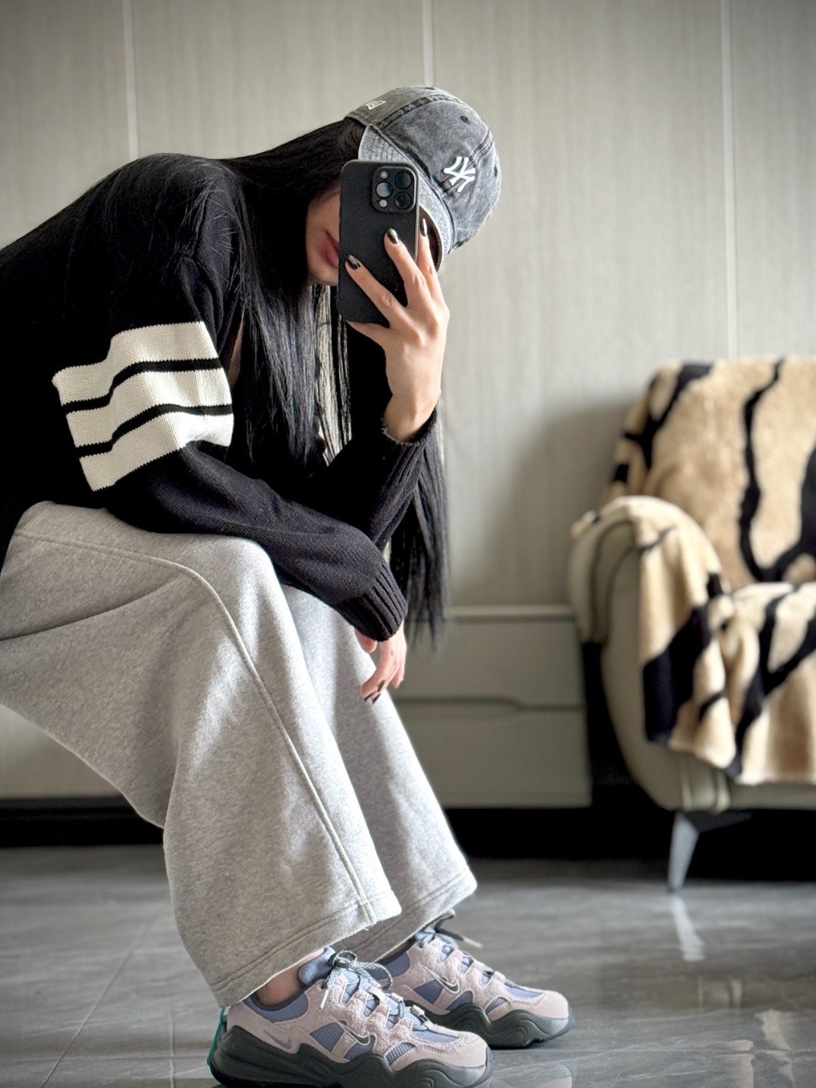 (W) Nike NSW Club Fleece Mid Rise Wide Leg Track Pants Dark Grey Heather - Asia, (W) Nike Tech Hera Ashen Slate Platinum Violet 착용 스타일