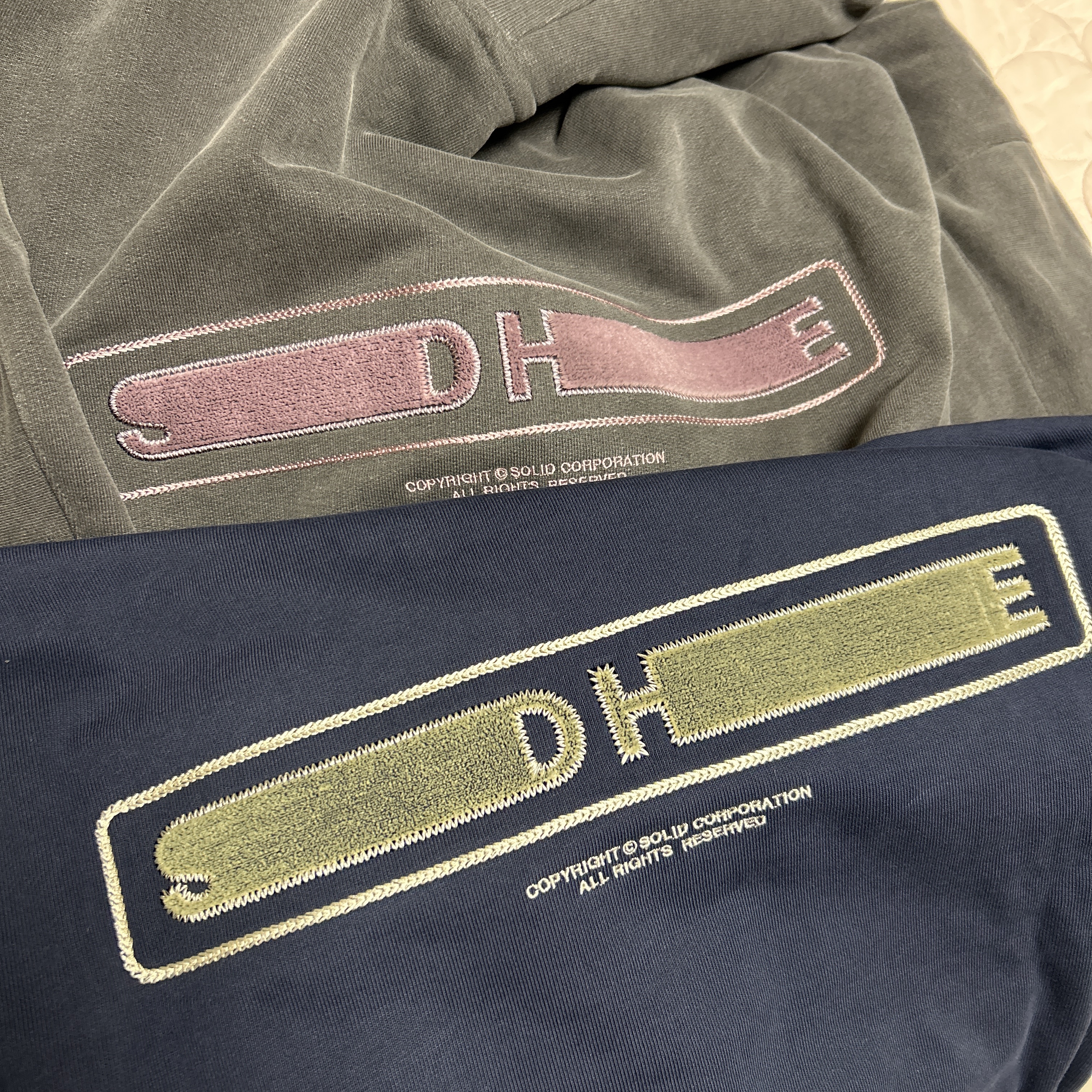 Solid Homme Soft Back Logo Sweatshirt Navy - 23SS, Solid Homme Soft Back Logo Hoodie Grey 착용 스타일