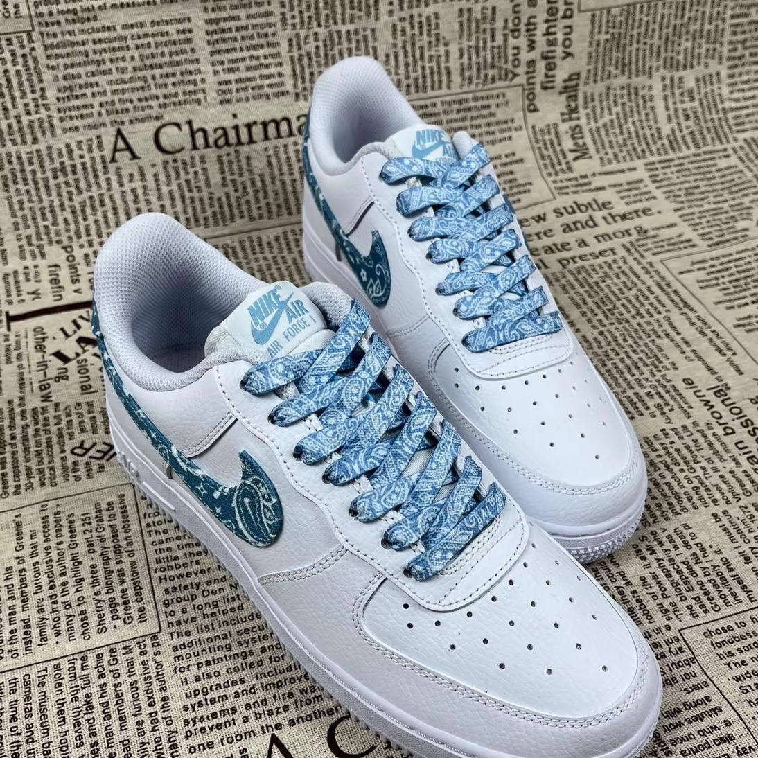 (W) Nike Air Force 1 '07 Essential Paisley Swoosh White Worn Blue 착용 스타일 - 2