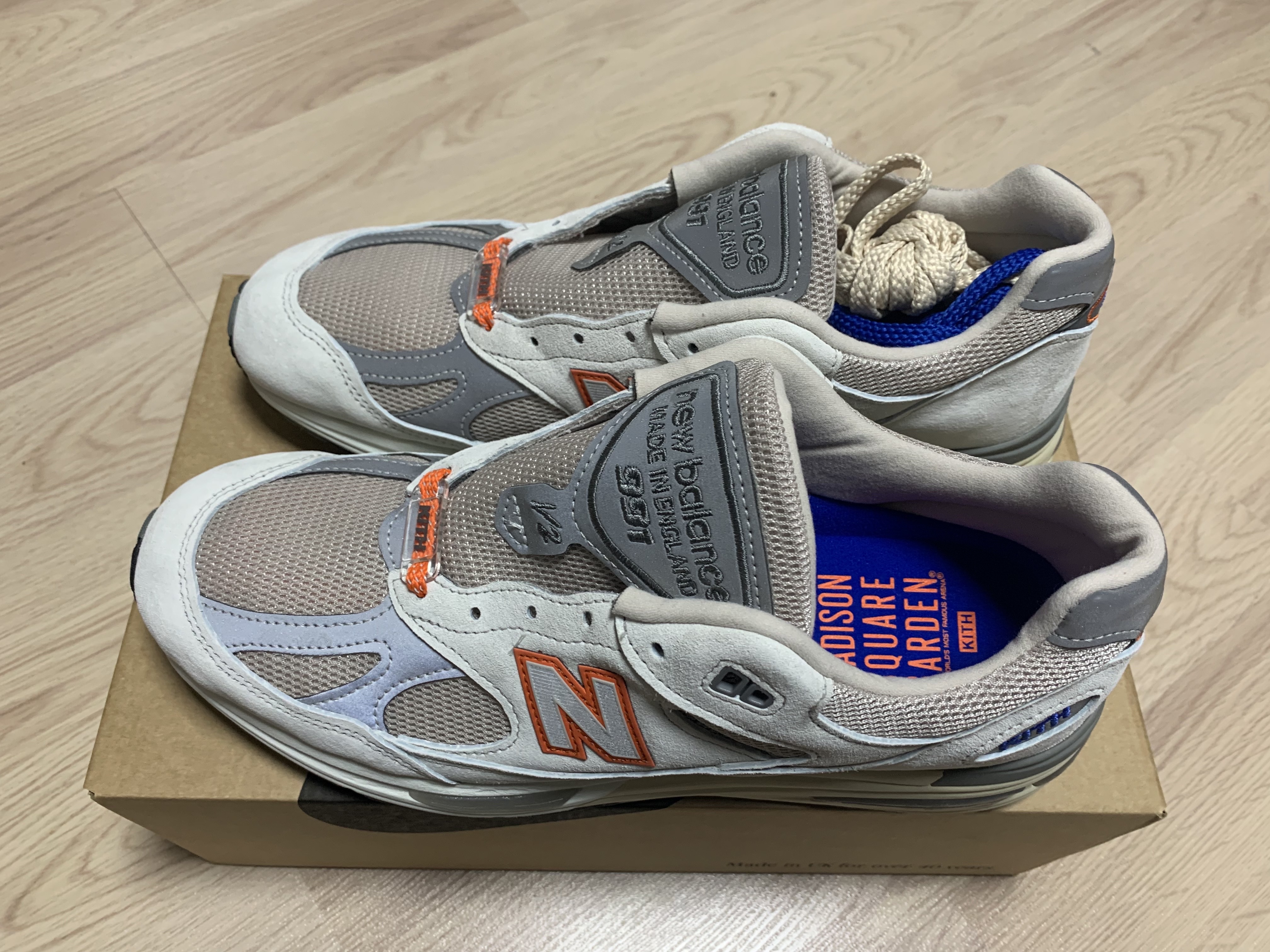 New Balance x Kith x Madison Square Garden 991v2 Made in UK Antarctica Ancient Scroll - D Standard 착용 스타일 - 2