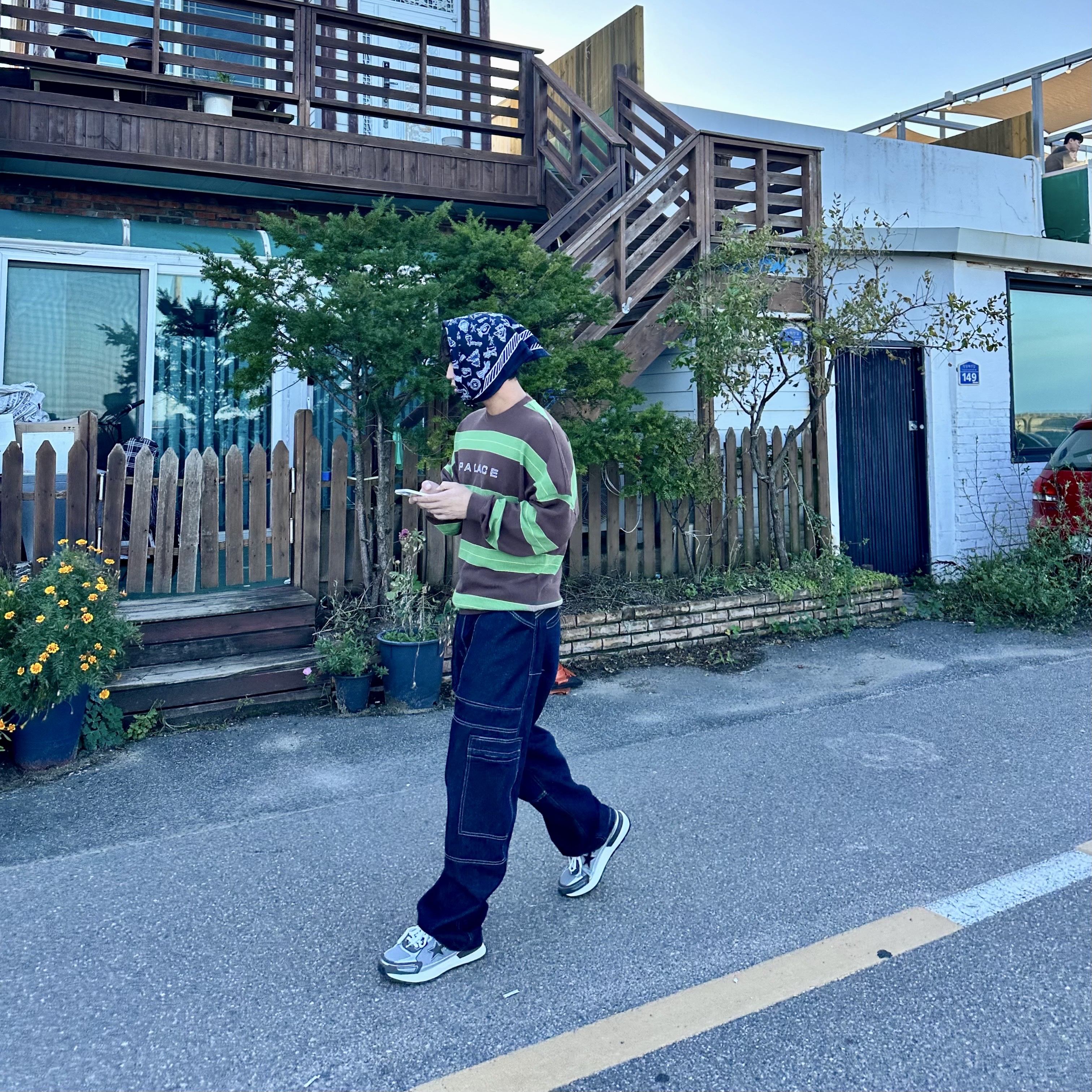 Palace Relax Stripe Crew Caked Brown - 24FW, BAPE Cross Sta M2 Grey 착용 스타일