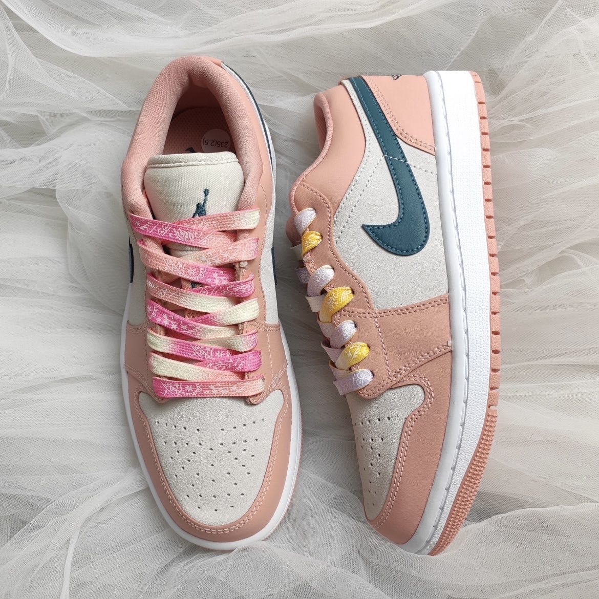 (W) Jordan 1 Low Light Madder Root 착용 스타일 - 1