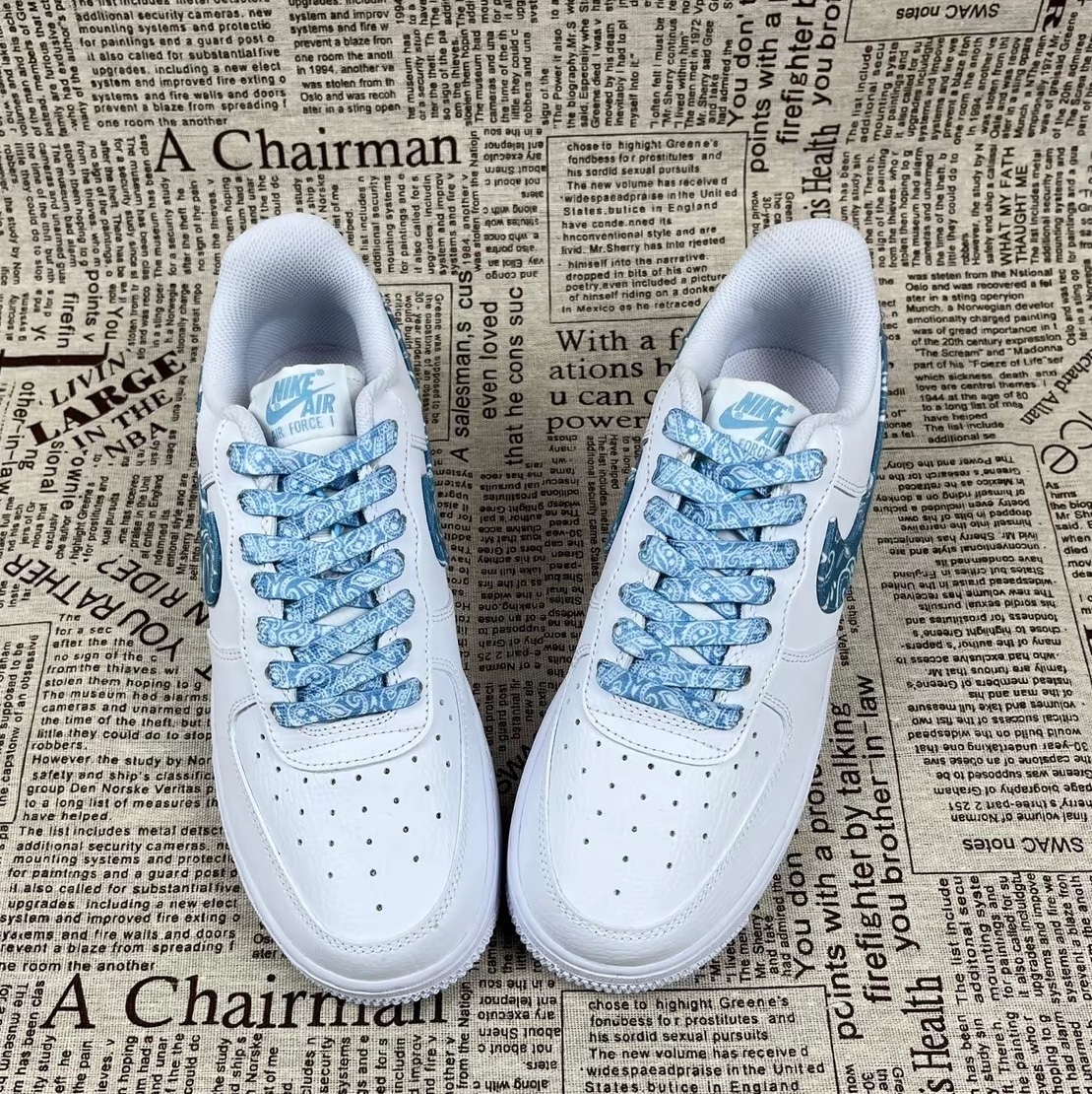 (W) Nike Air Force 1 '07 Essential Paisley Swoosh White Worn Blue 착용 스타일 - 3