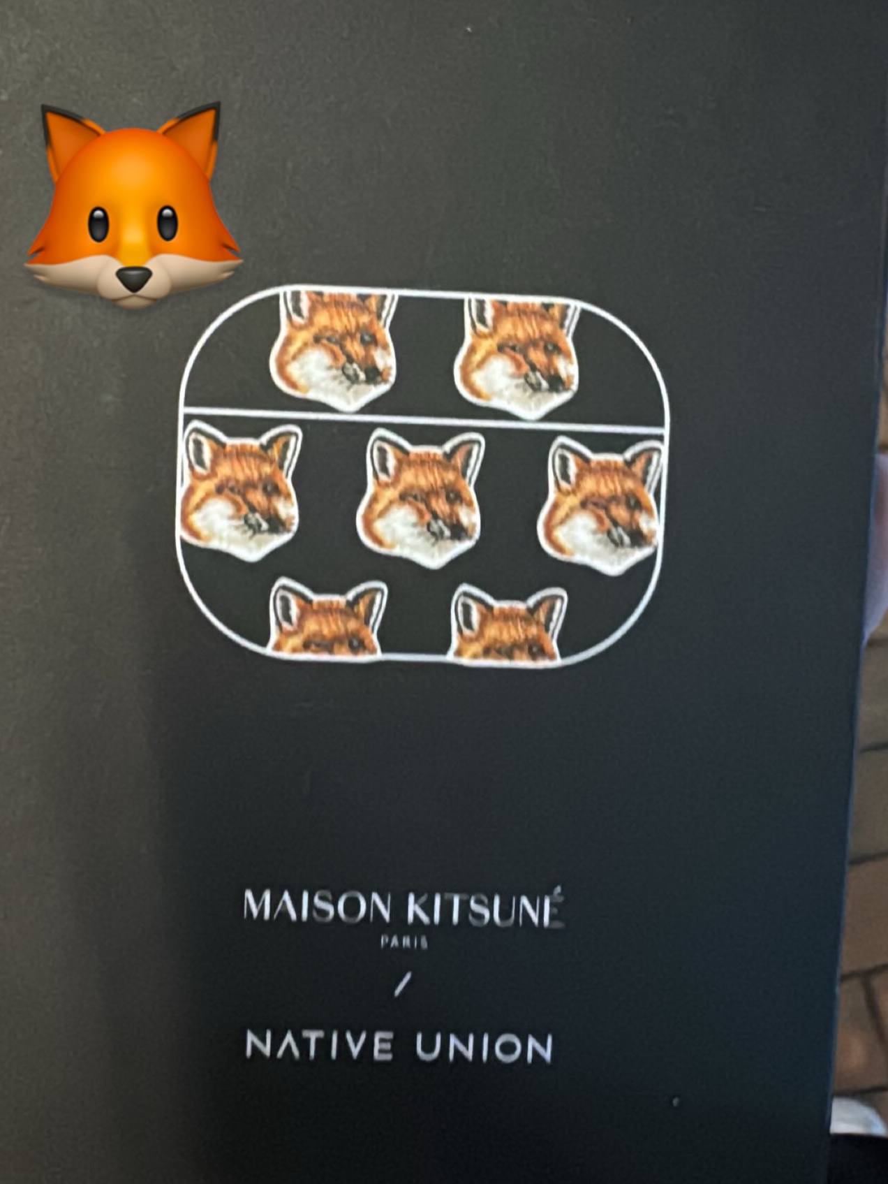 Maison Kitsune x Native Union All Over Fox Head Airpods Pro 2 Case Black 착용 스타일