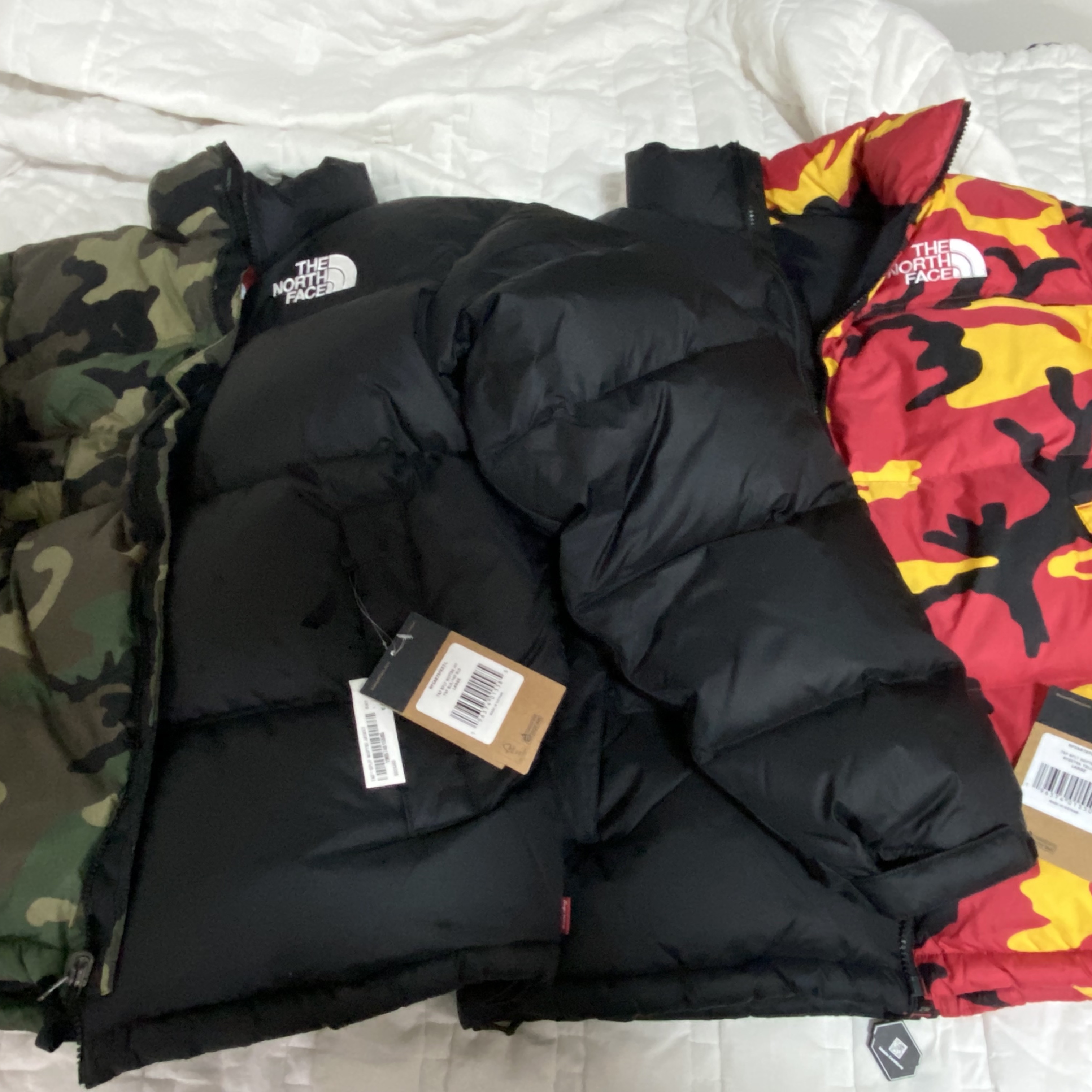 Supreme x The North Face Split Nuptse Jacket Black - 24SS, Supreme x The North Face Split Nuptse Jacket Camo - 24SS 착용 스타일