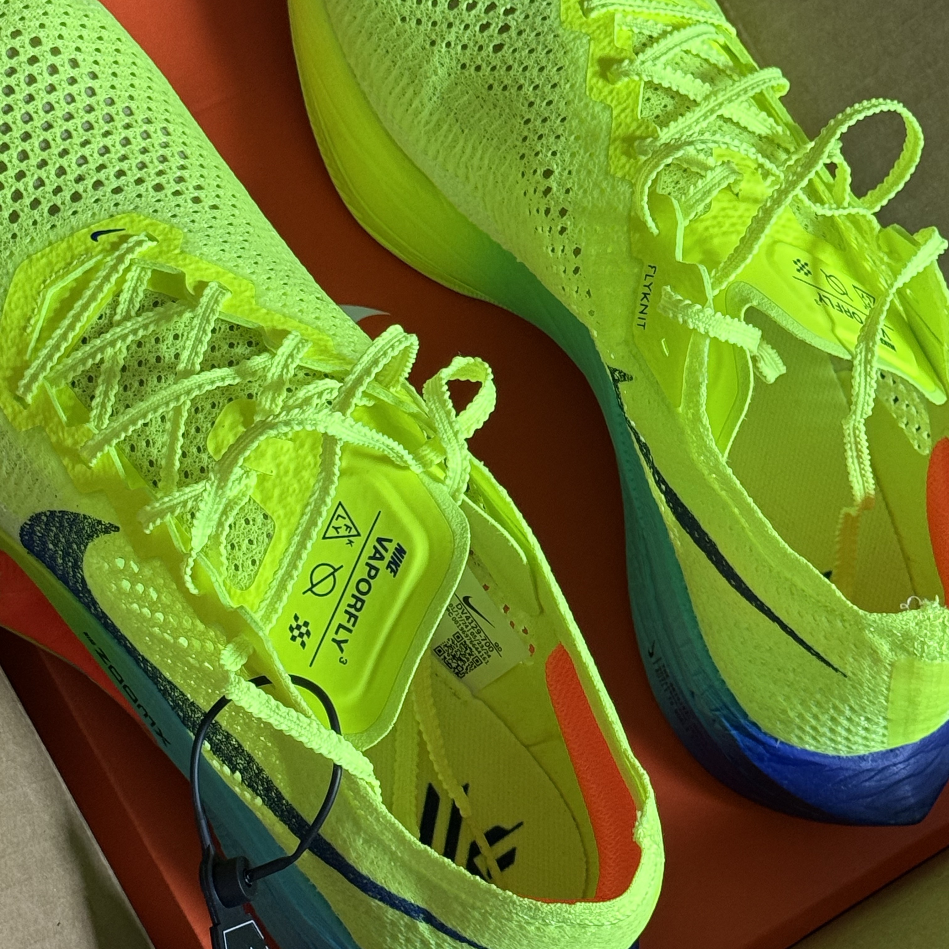 Nike ZoomX Vaporfly Next% 3 Volt Scream Green 착용 스타일