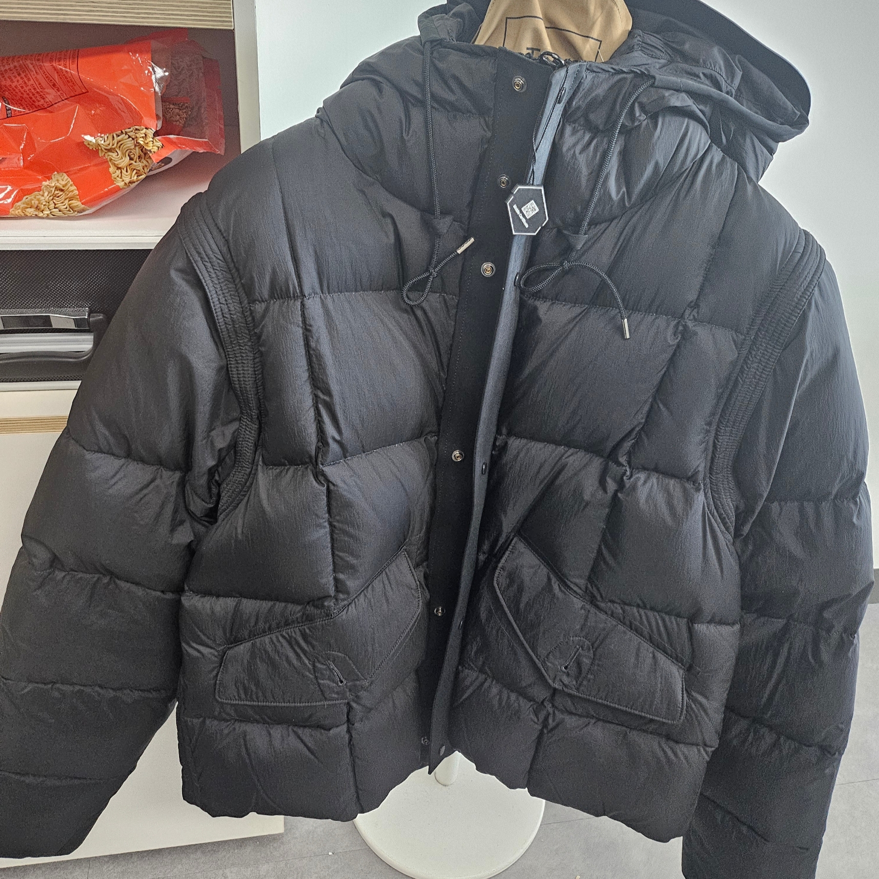 Ten C Hurricane Combo Down Anorak Black 착용 스타일