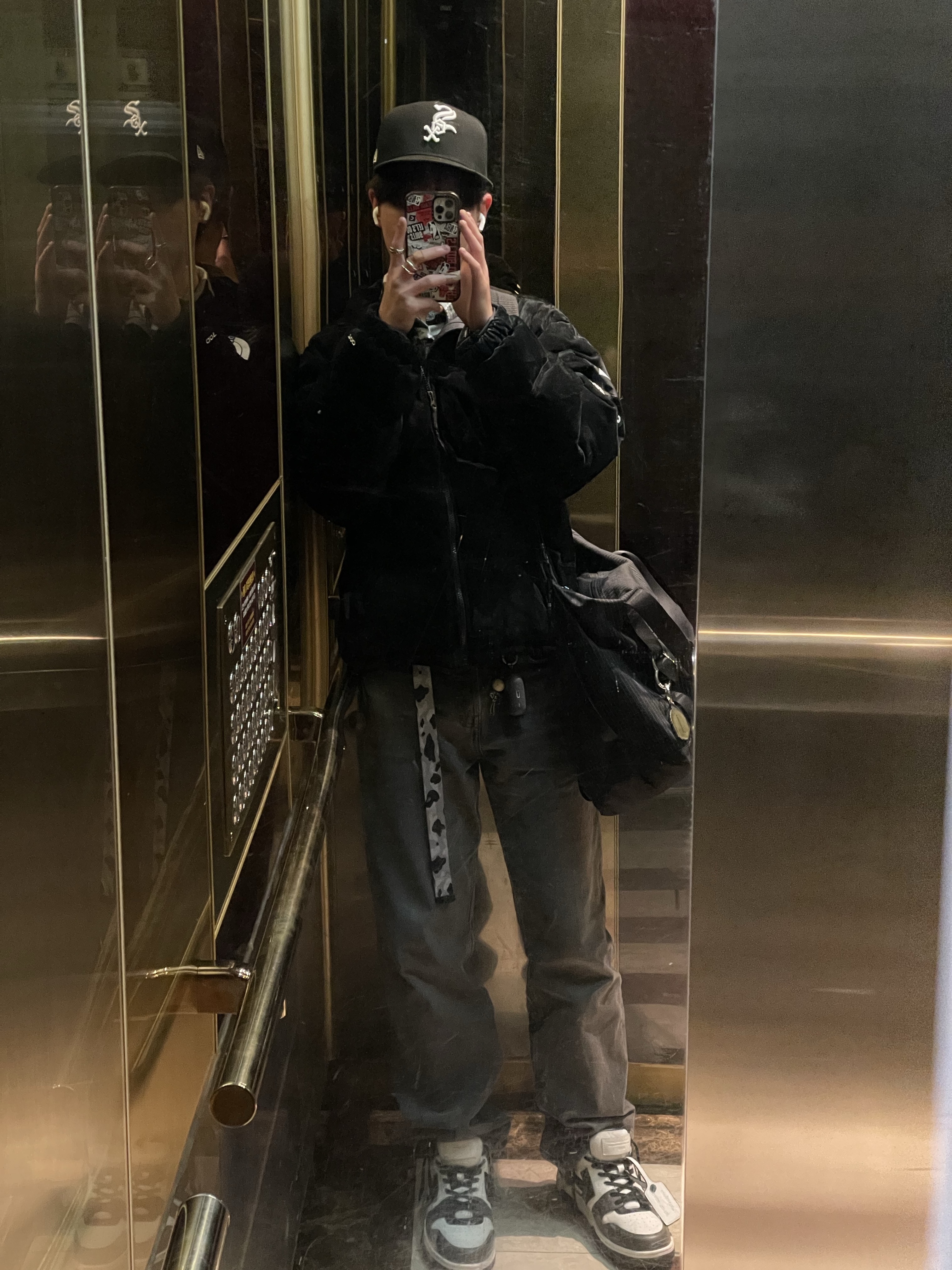 Supreme x The North Face Suede Nuptse Jacket Black - 23FW, Supreme Tote Bag Black - 24SS 착용 스타일 - 1