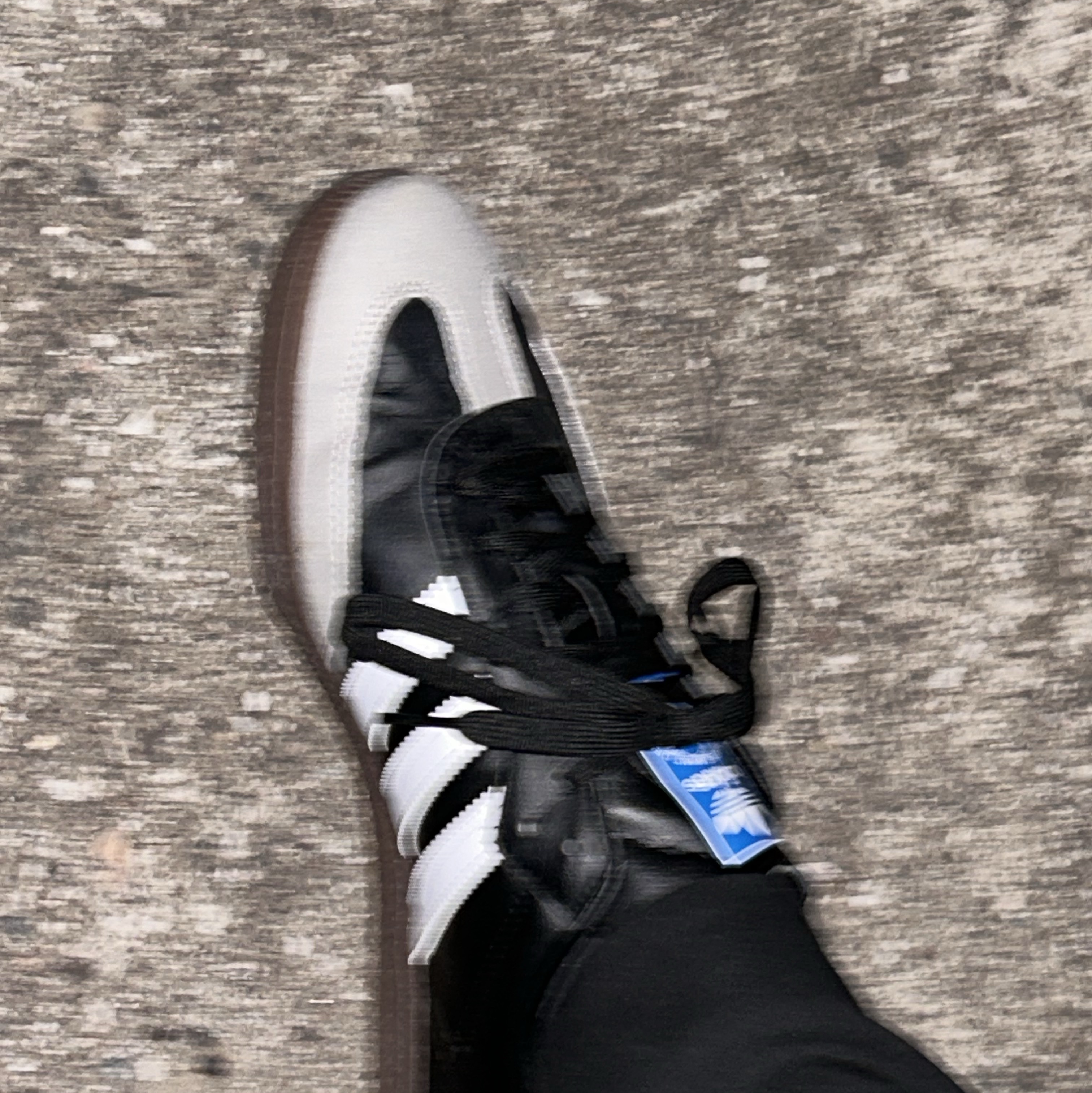 Adidas Samba Vegan Black White 착용 스타일 - 2