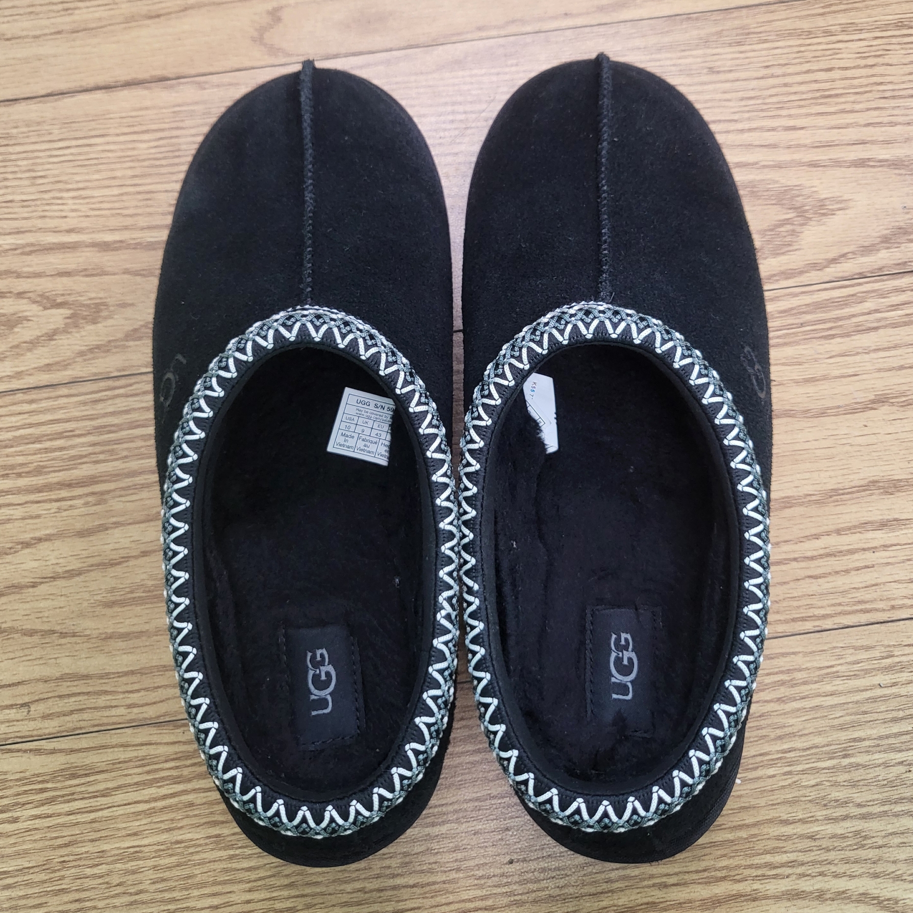 UGG Tasman Black 착용 스타일