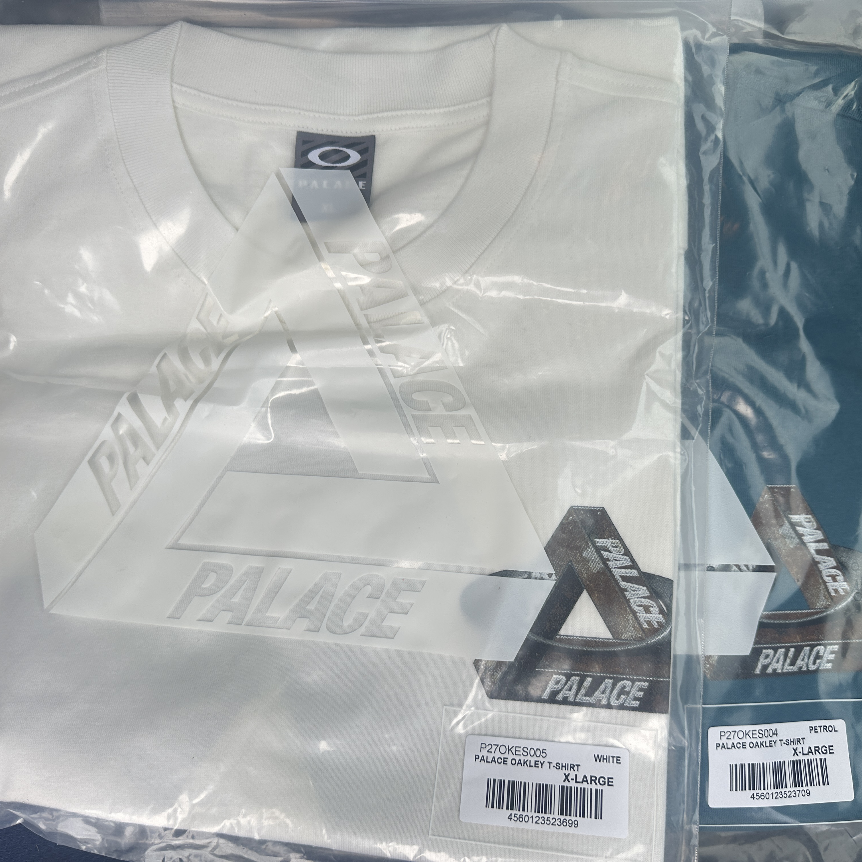 Palace x Oakley T-Shirt White - 24FW 착용 스타일 - 1