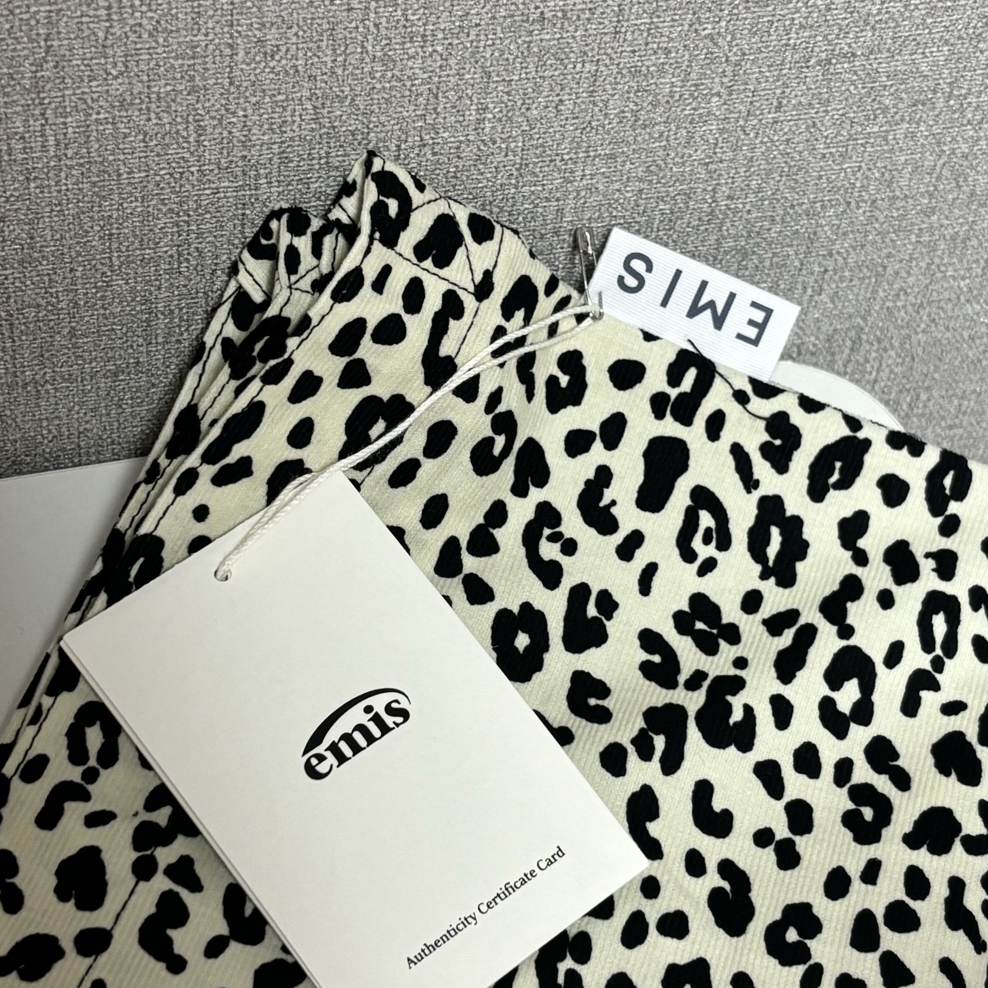 Emis 22Y Leopard Corduroy Eco Bag Ivory 착용 스타일