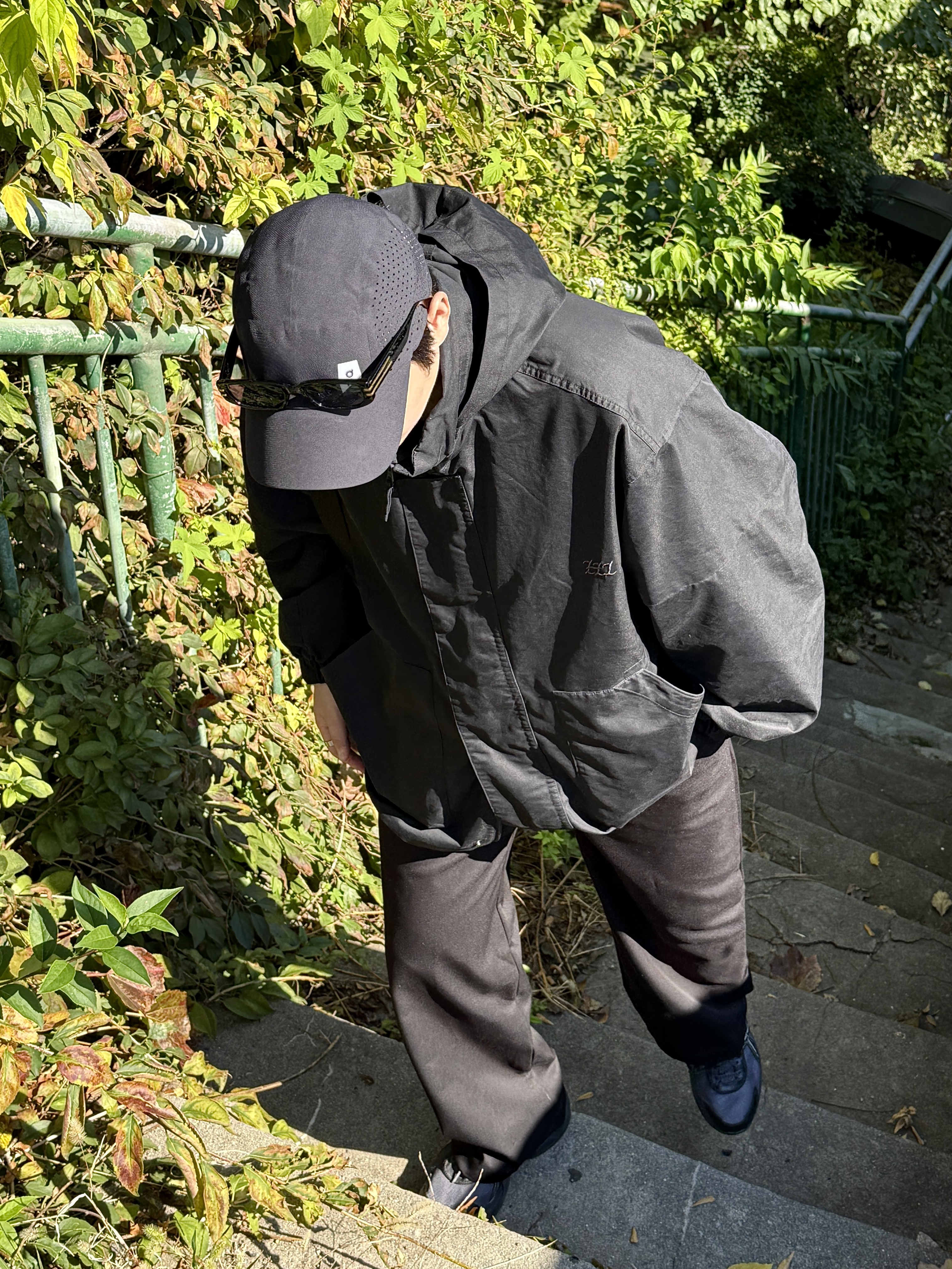 On Running Lightweight Cap Black, Polyteru Human Index Human Loosed Half Zip Knit Gray 착용 스타일 - 1