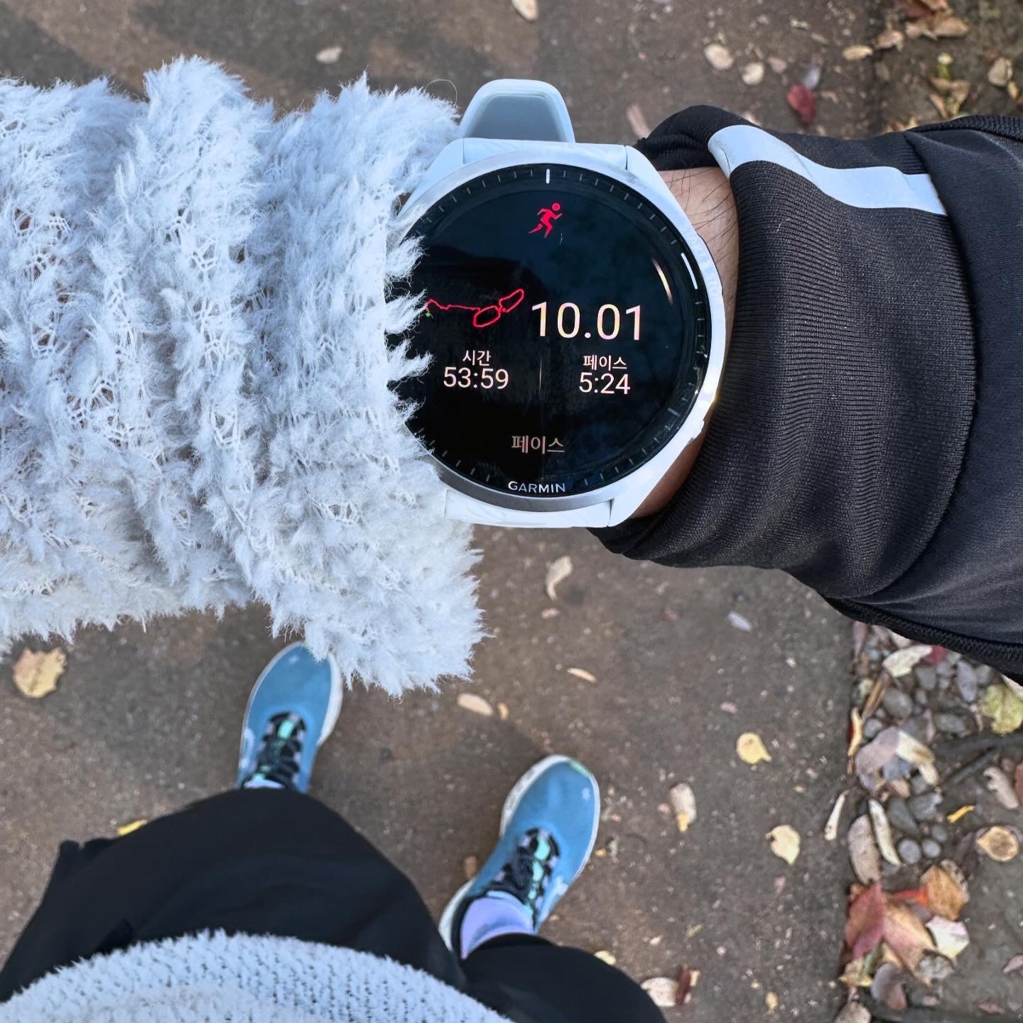 On Running Cloudmonster All White, Shokz OpenRun S803 Black 착용 스타일 - 2