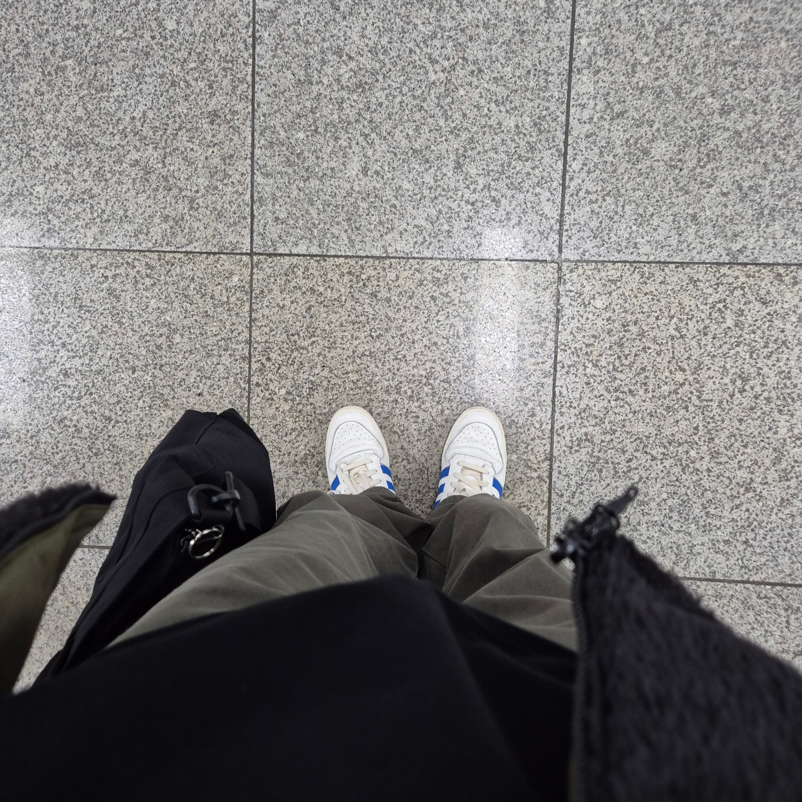 Adidas OG Forum 84 High Blue Thread 착용 스타일 - 2