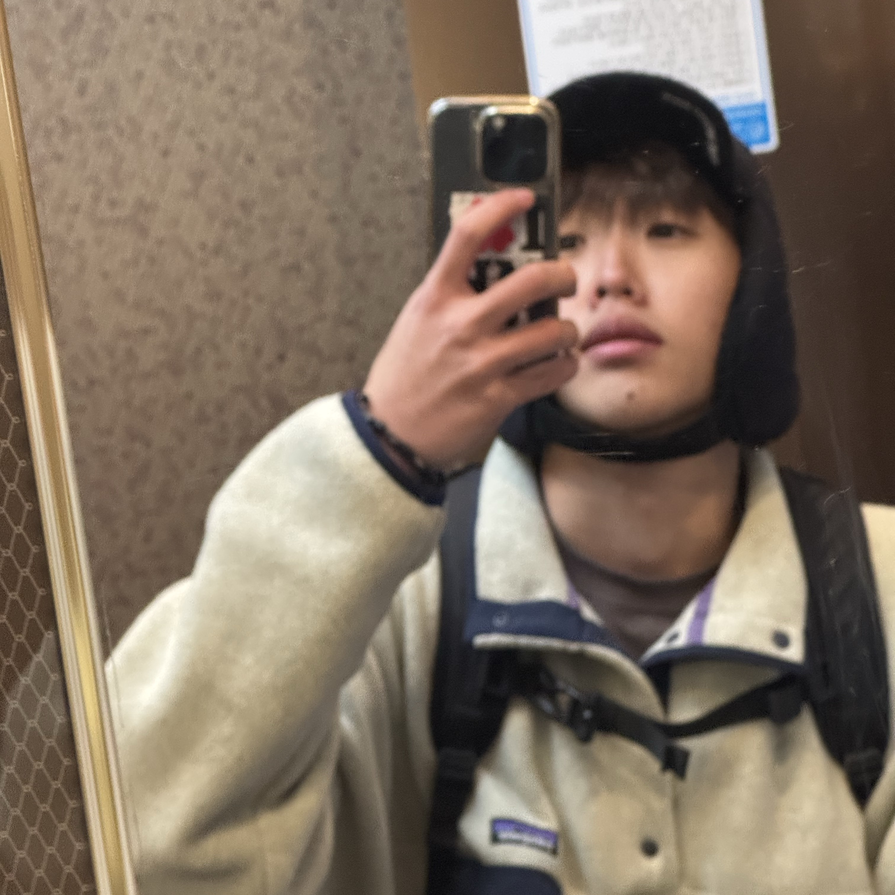 The North Face Fleece Earmuff Cap EX Black, Patagonia Synchilla Snap-T Fleece Pullover Oatmeal Heather 착용 스타일 - 1