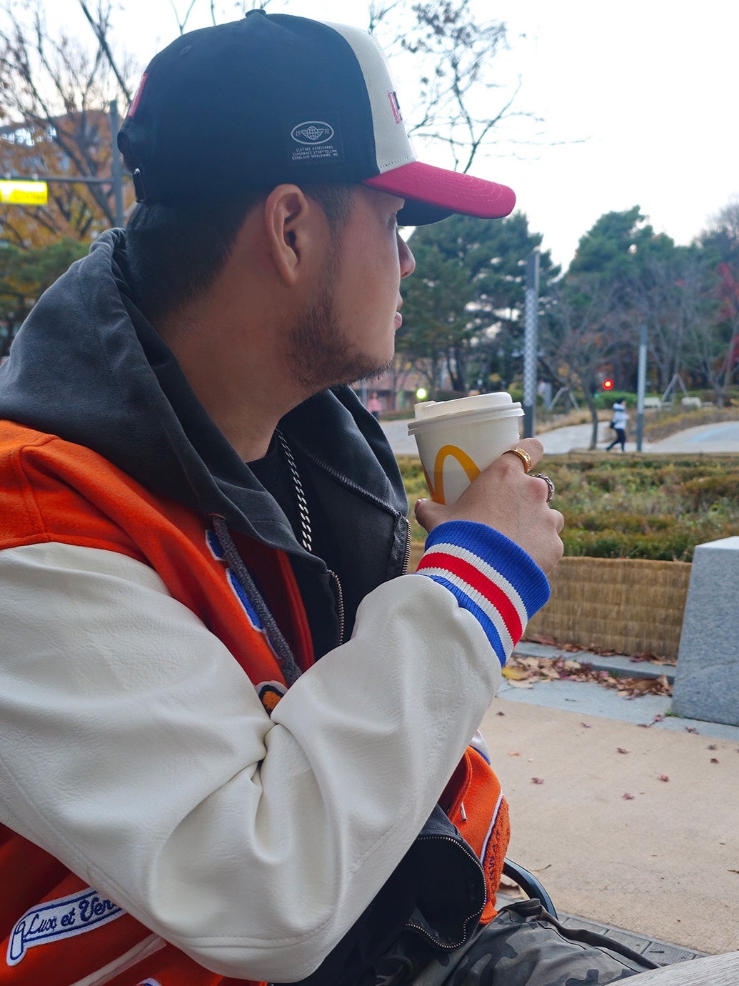 Supreme Tiger Varsity Jacket Orange - 23FW, Nike x Undercover Dunk High 1985 Gym Red 착용 스타일 - 6