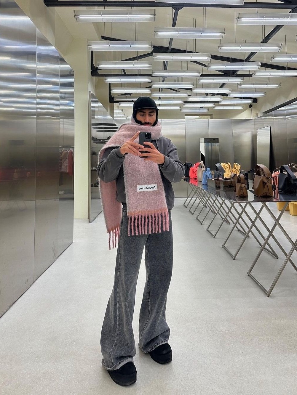Acne Studios Mohair Check Muffler Grey Green Black, Acne Studios Mohair Check Muffler Taupe Green Black 착용 스타일 - 5