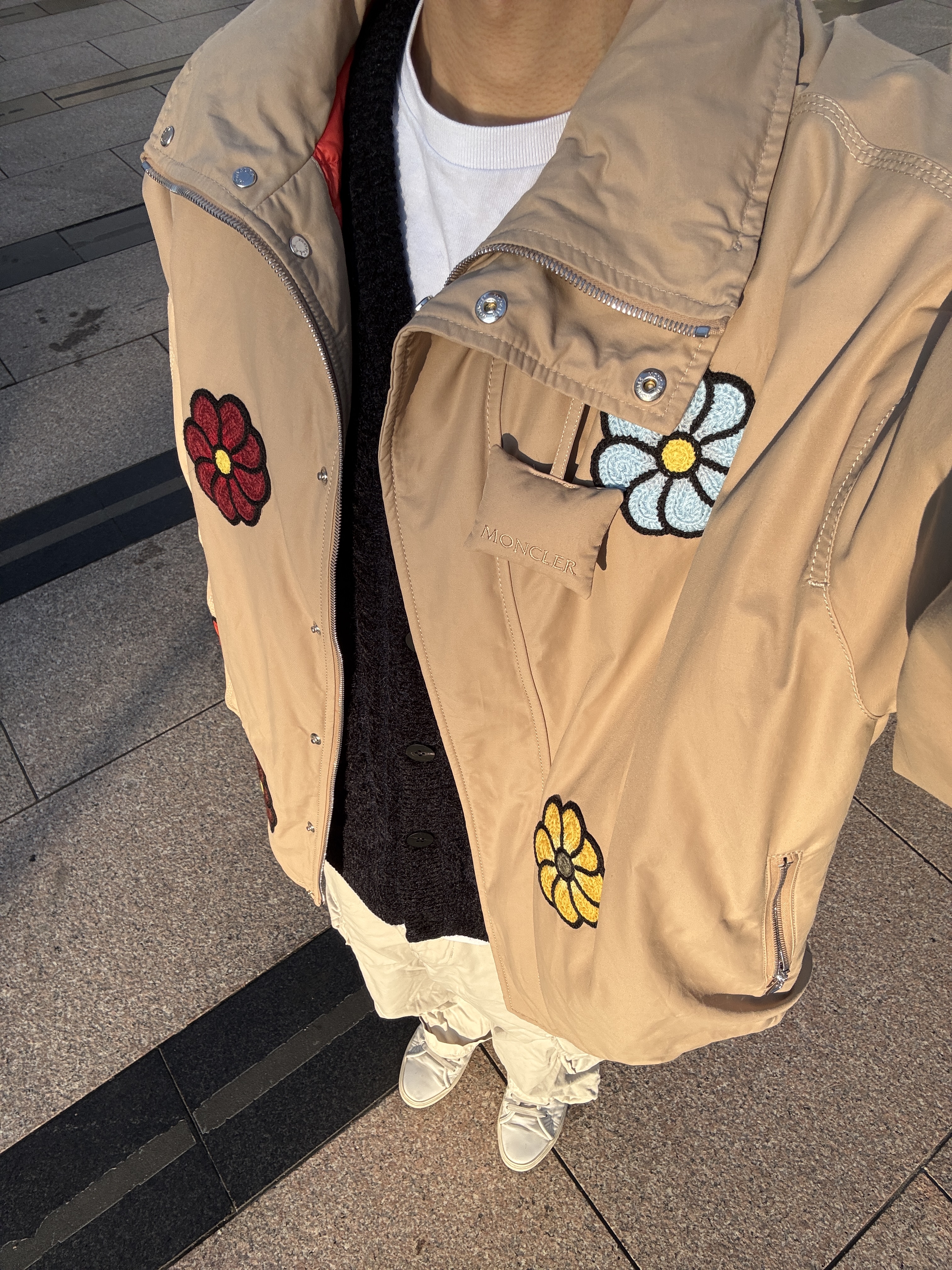 Saint Laurent Malibu Sneakers in Smooth Leather Optic White, Moncler x JW Anderson Delamont Short Down Jacket Beige - 23SS 착용 스타일