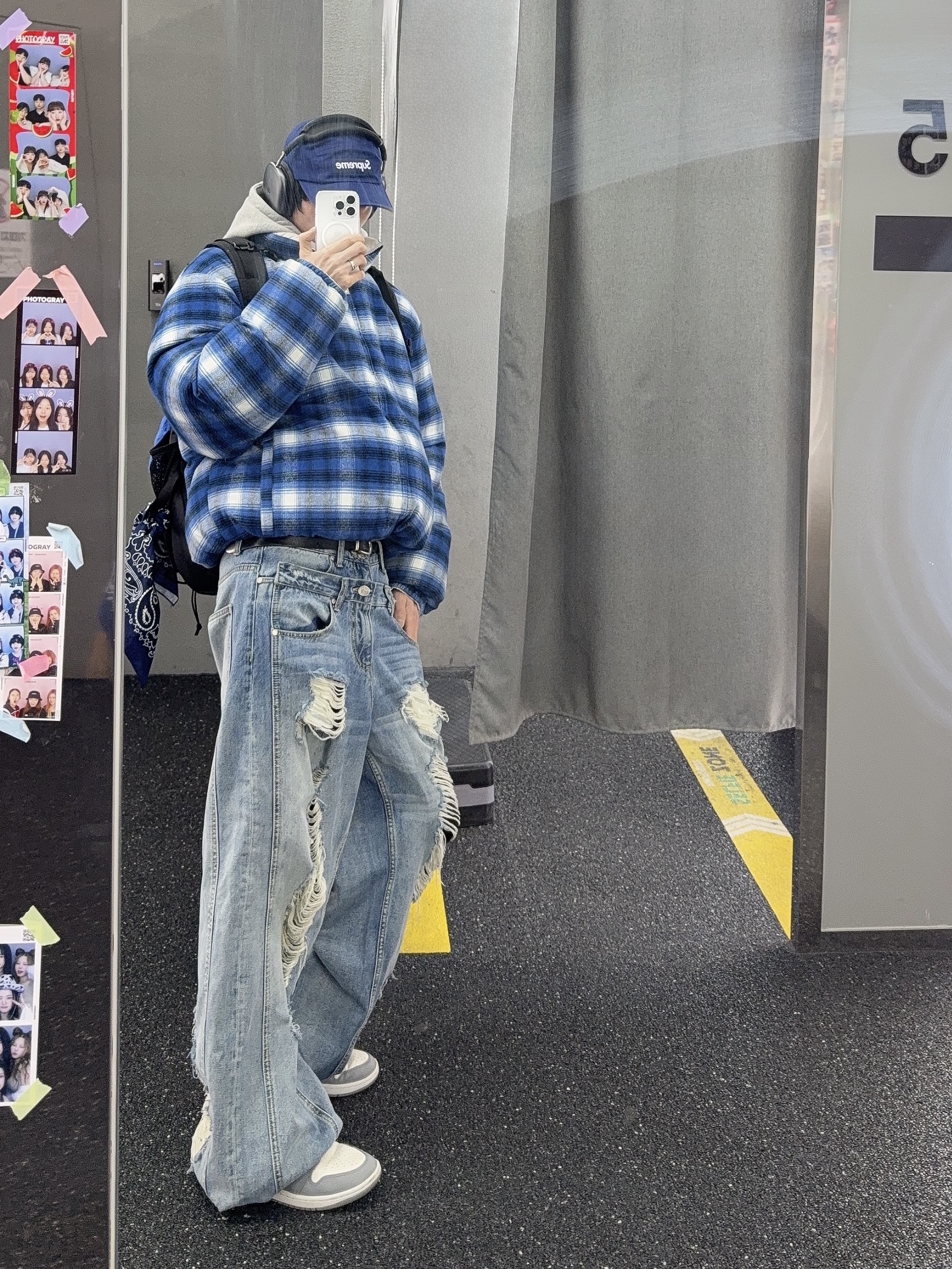 (W) Jordan 1 Mid Sail Stealth, Supreme Flannel Reversible Puffer Jacket Grey - 22FW 착용 스타일 - 6