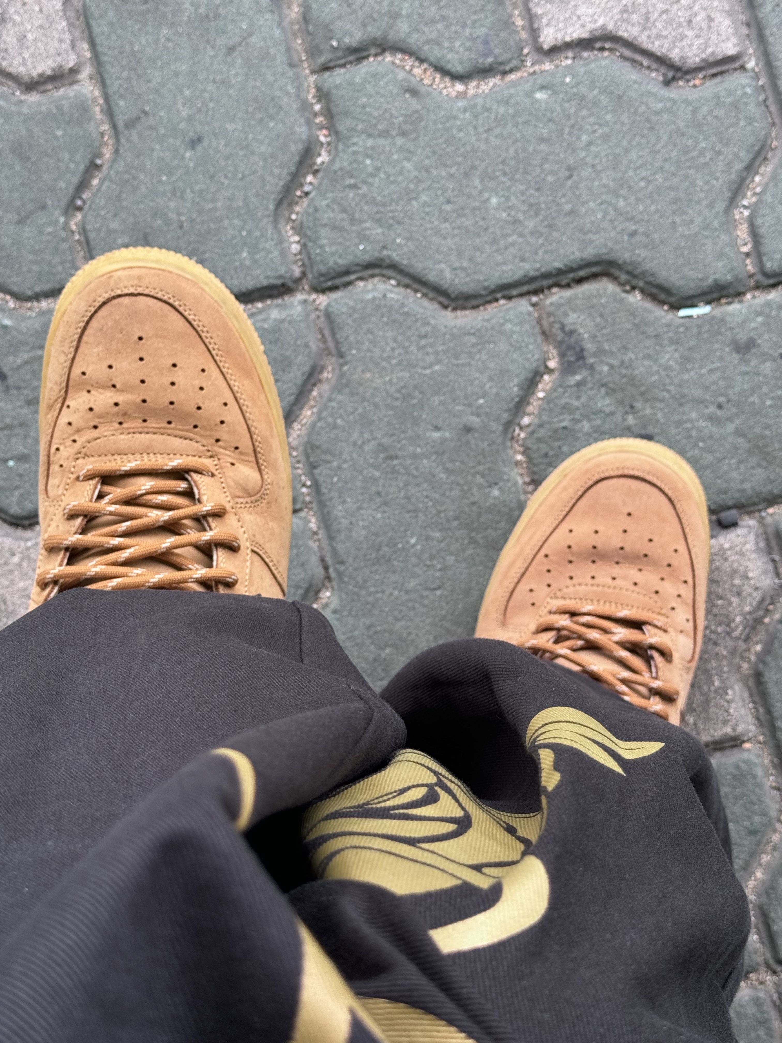 Nike Air Force 1 '07 Low White, Nike Air Force 1 Mid '07 WB Flax 착용 스타일 - 2
