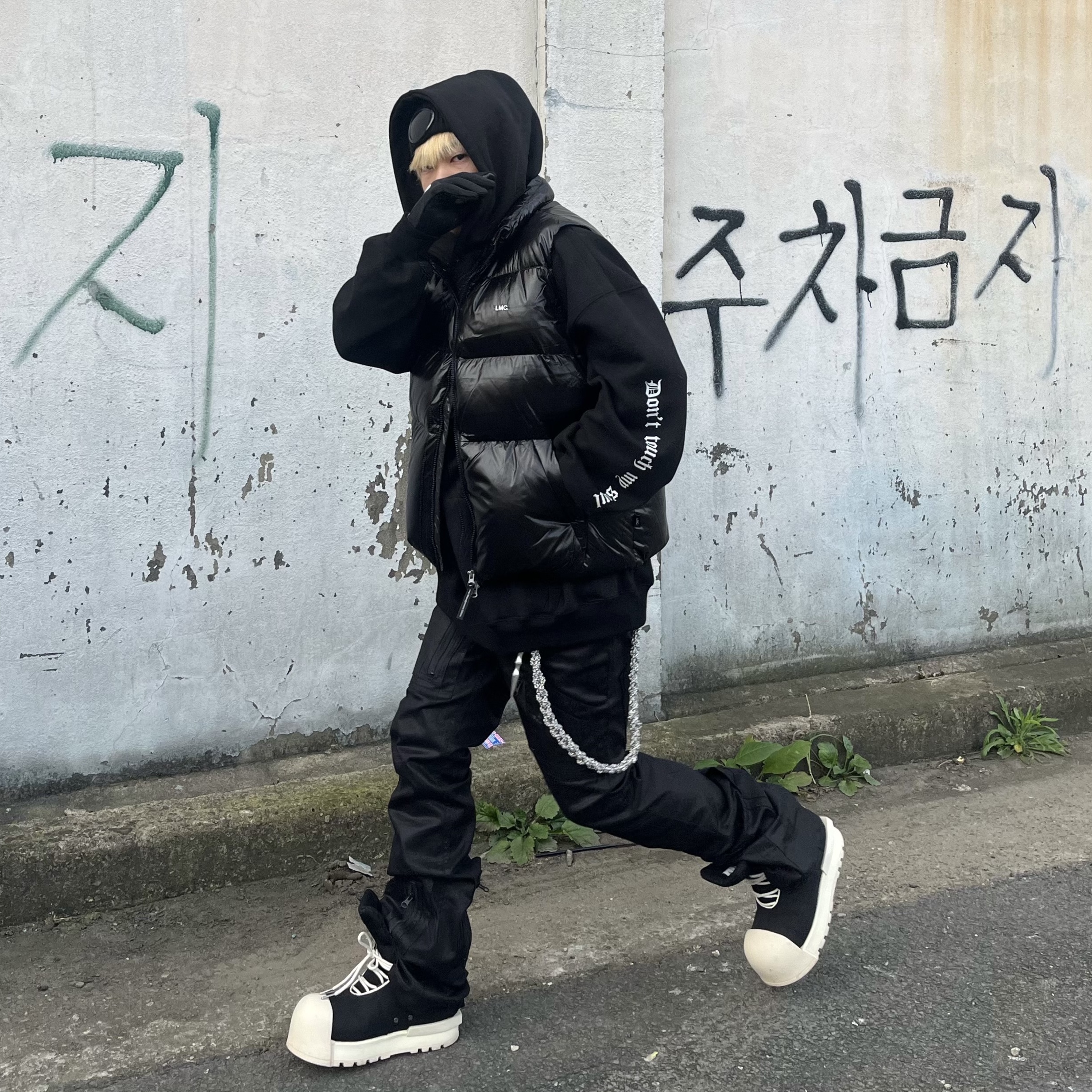 C.P. Company Extra Fine Merino Wool Goggle Beanie Black 착용 스타일 - 1