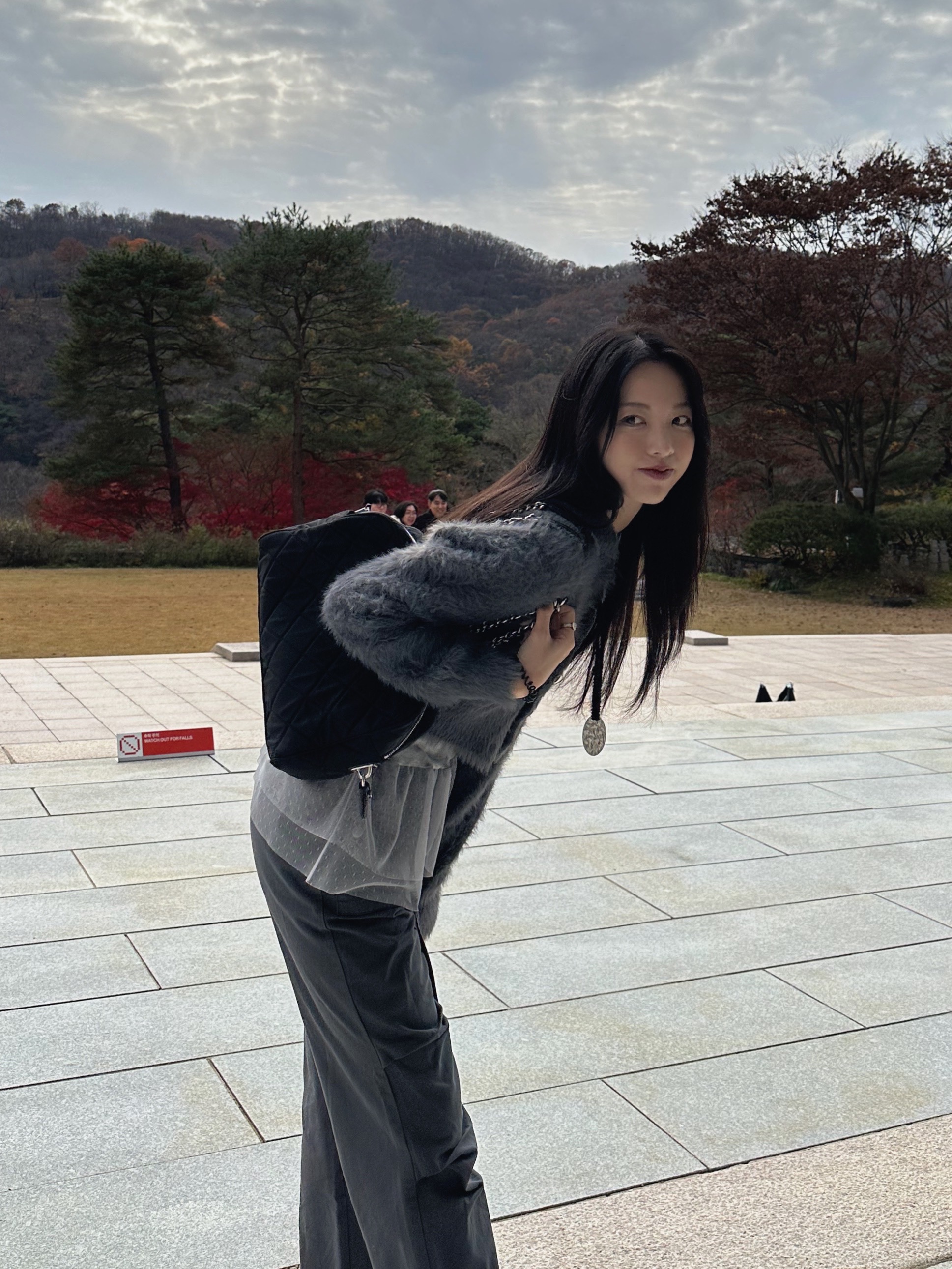 Prada Pocono Nylon Quilted Chain Shoulder Bag Black, Nike Air Force 1 '07 Low Triple Black 착용 스타일 - 4