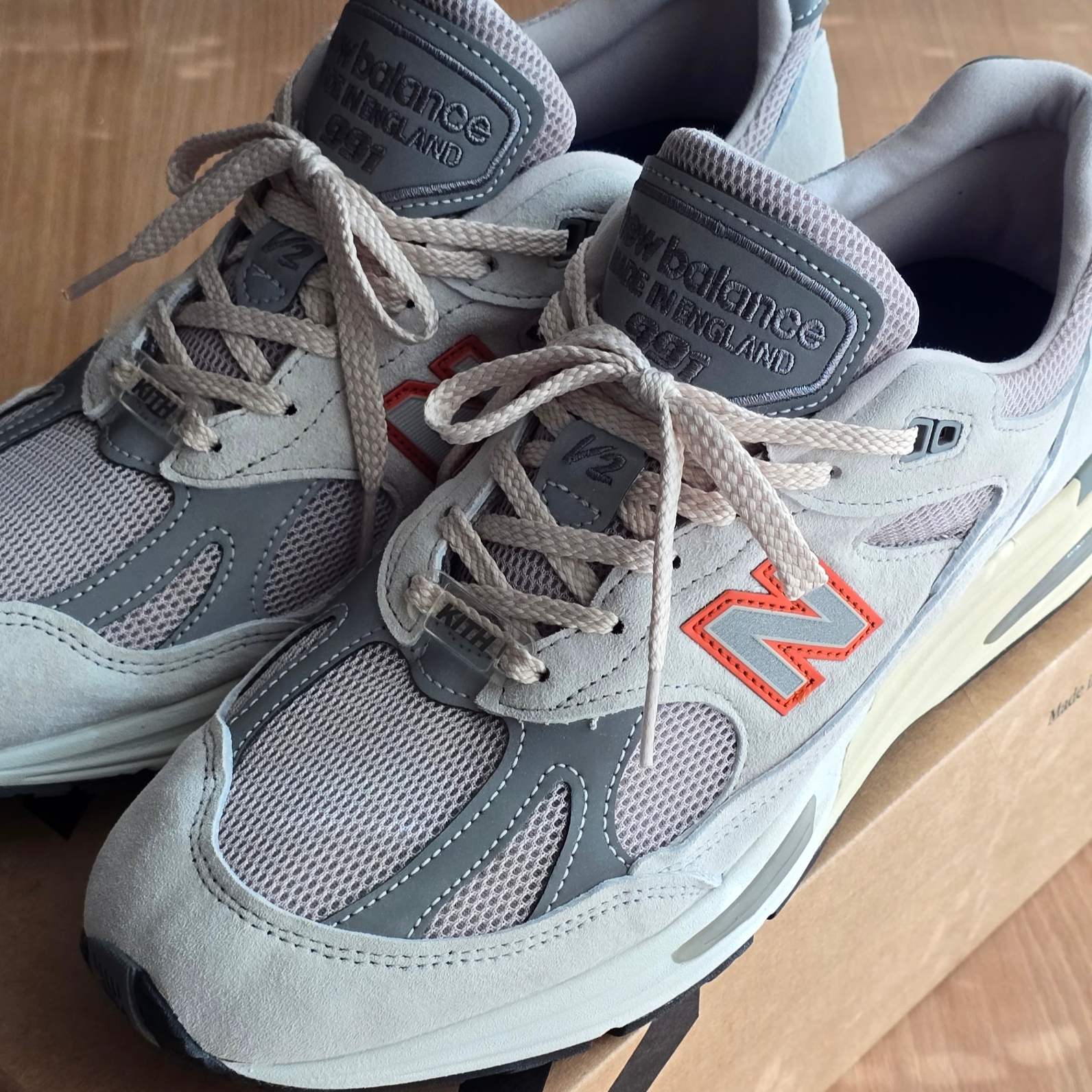 New Balance x Kith x Madison Square Garden 991v2 Made in UK Antarctica Ancient Scroll - D Standard 착용 스타일 - 1